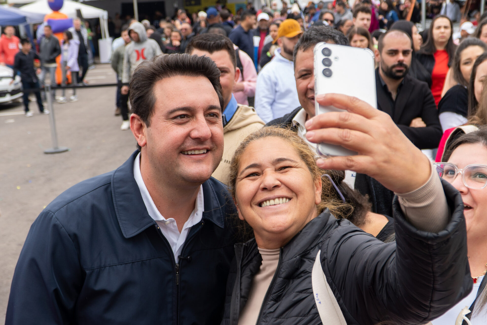 Governador inaugura condomínio clube com 846 apartamentos em Almirante Tamandaré
