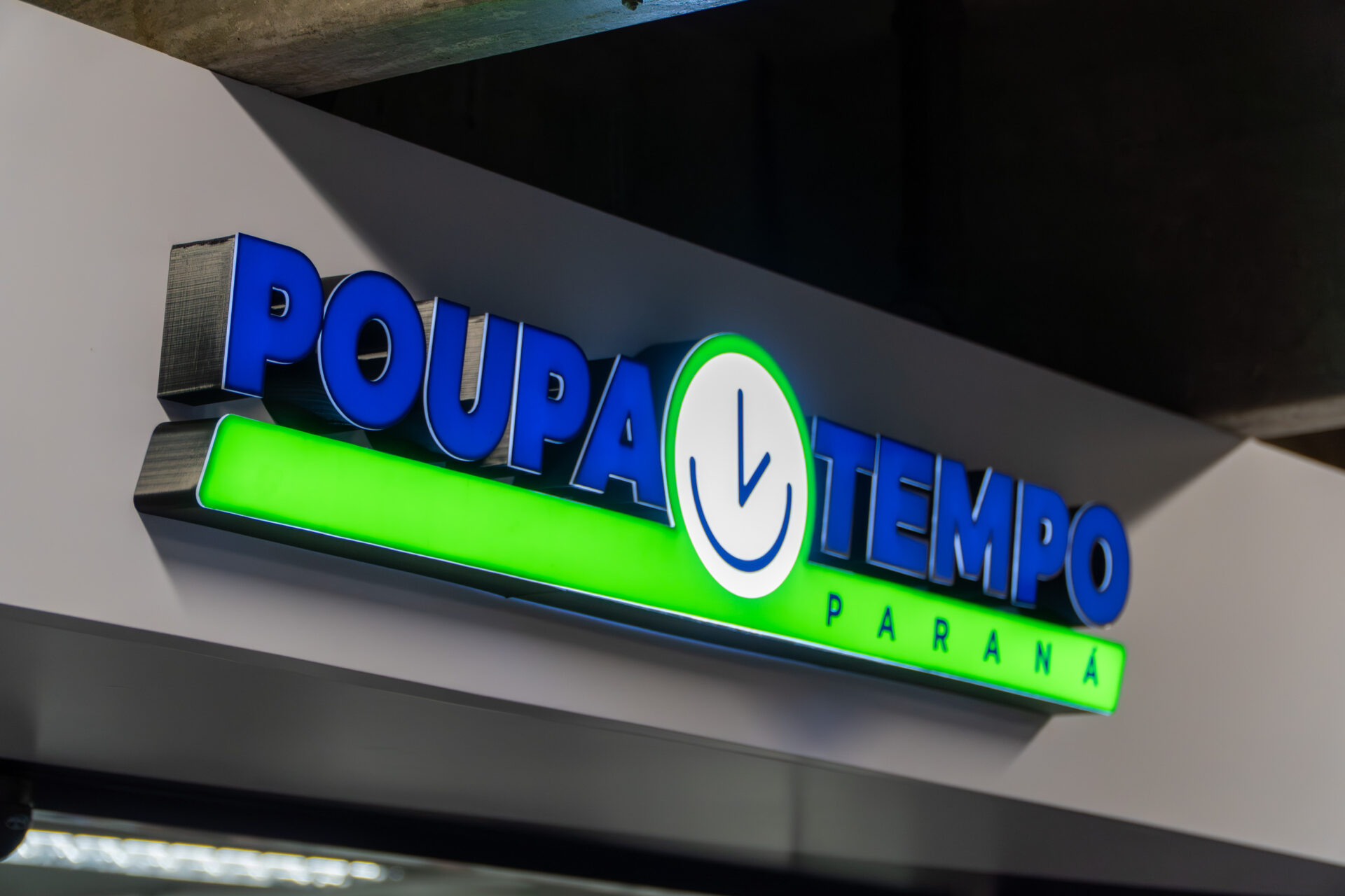 Primeiros usuários aprovam velocidade do atendimento do Poupatempo Paraná