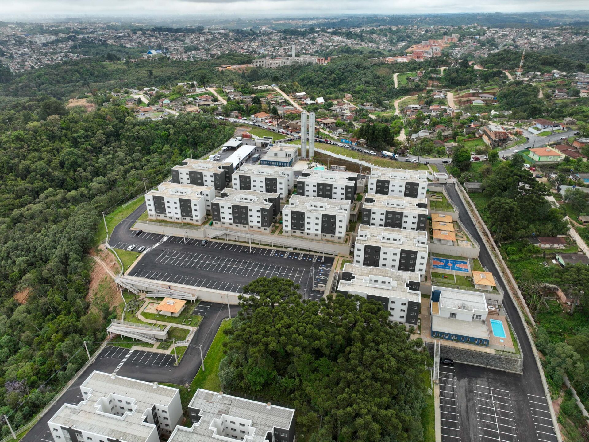Governador inaugura condomínio clube com 846 apartamentos em Almirante Tamandaré