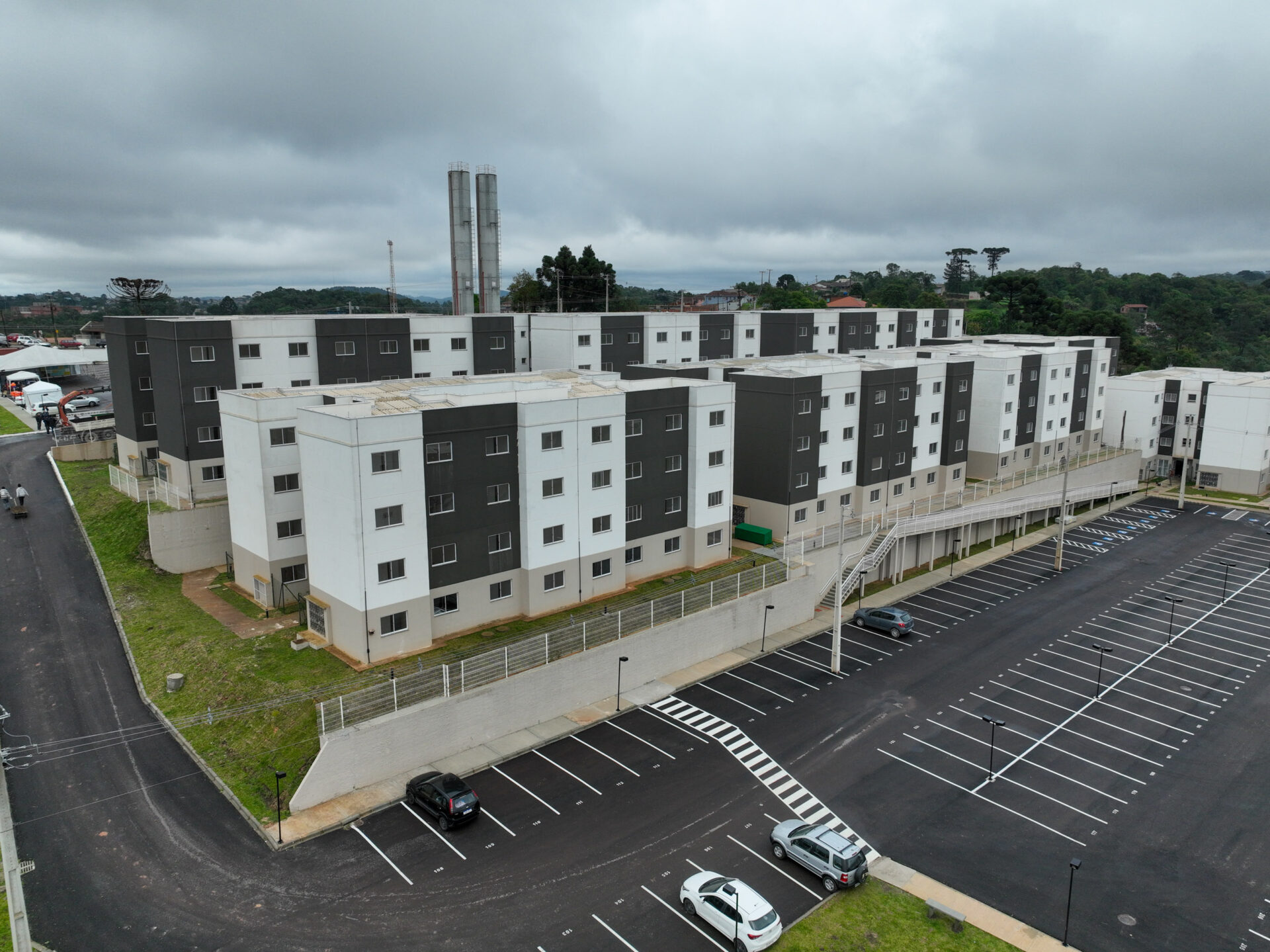 Governador inaugura condomínio clube com 846 apartamentos em Almirante Tamandaré