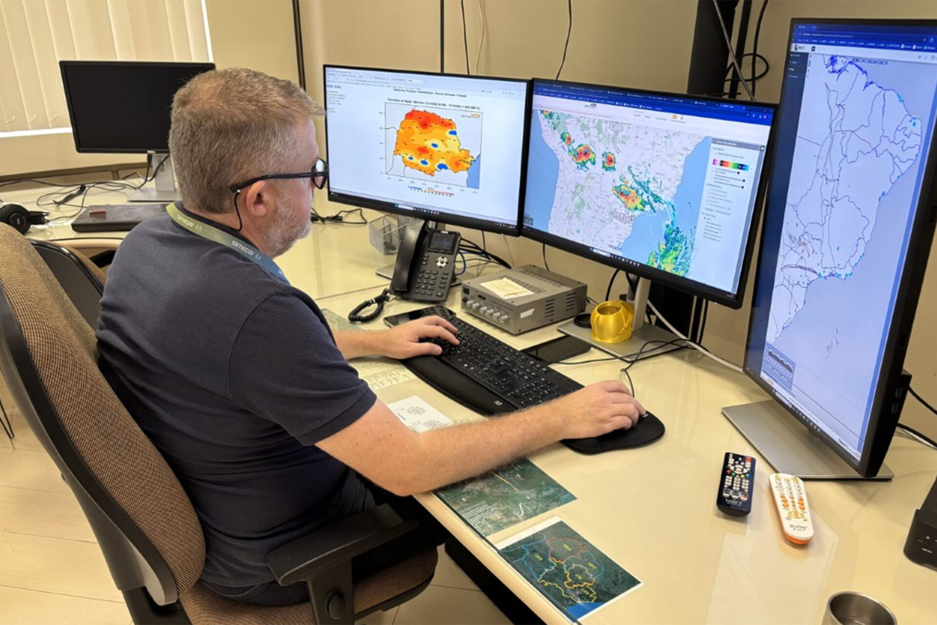 Dia do Meteorologista: saiba como a equipe do Simepar faz a previsão do tempo