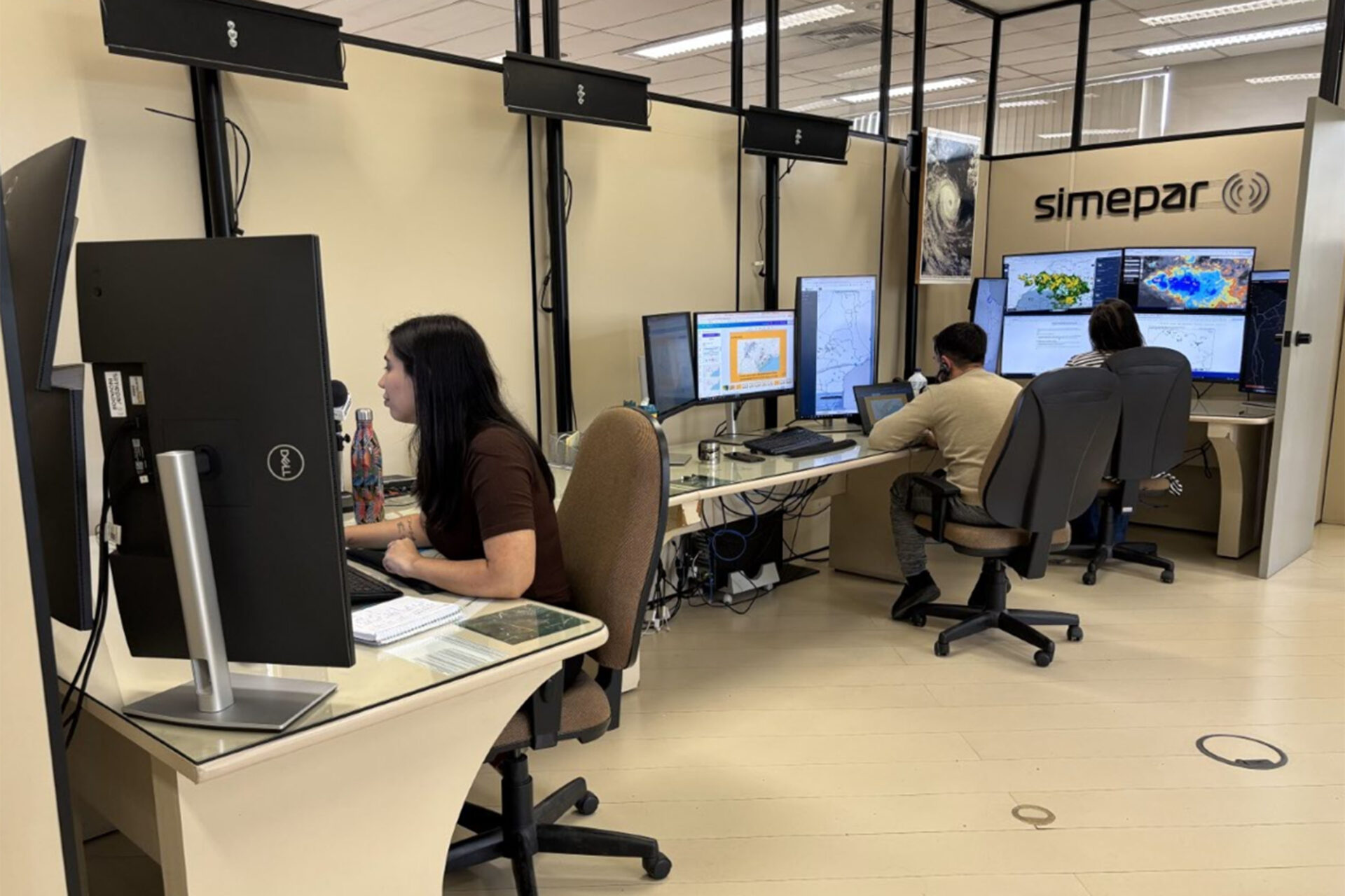Dia do Meteorologista: saiba como a equipe do Simepar faz a previsão do tempo