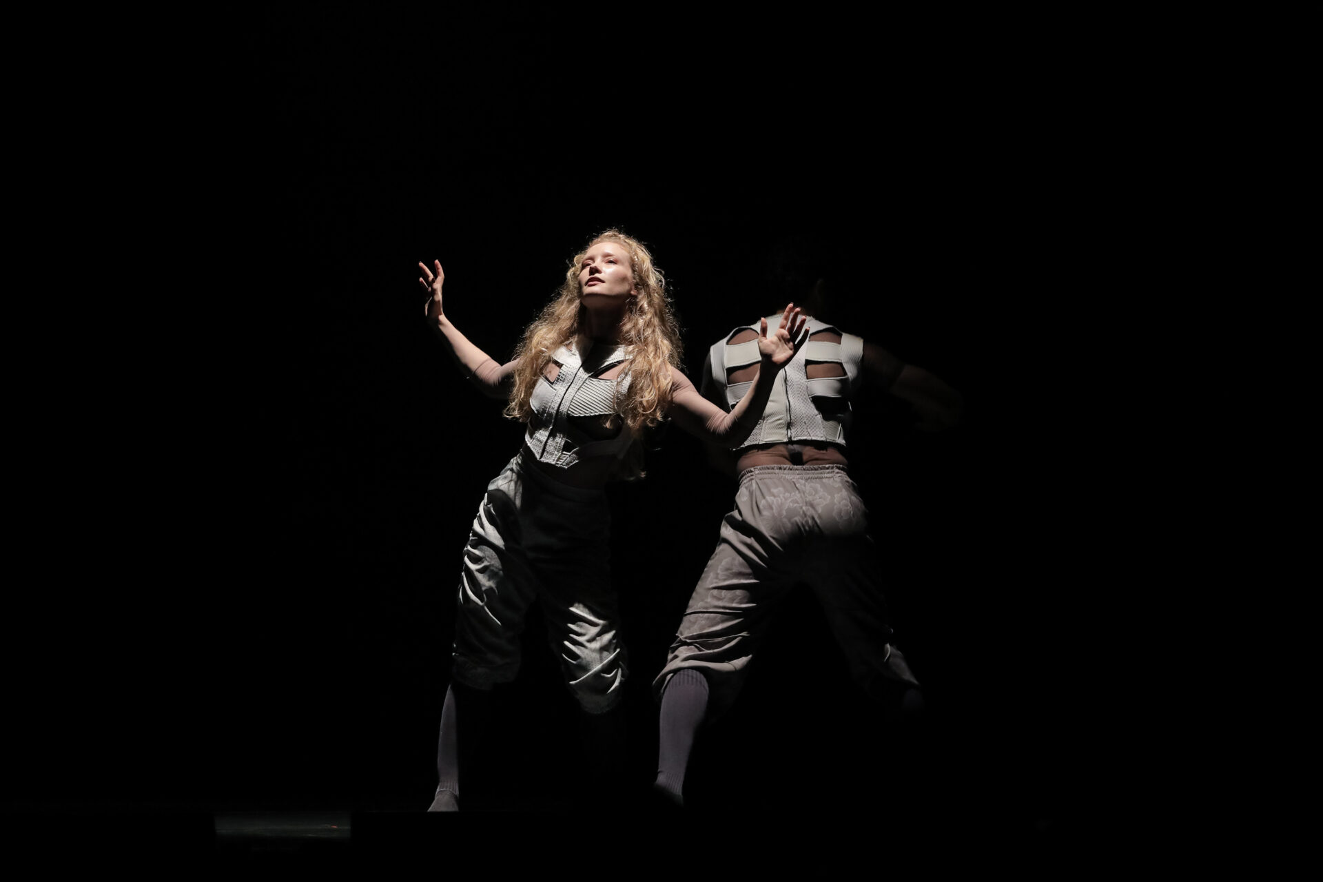 Balé Teatro Guaíra levanta a plateia e emociona na abertura do Festival de Dança de Londrina