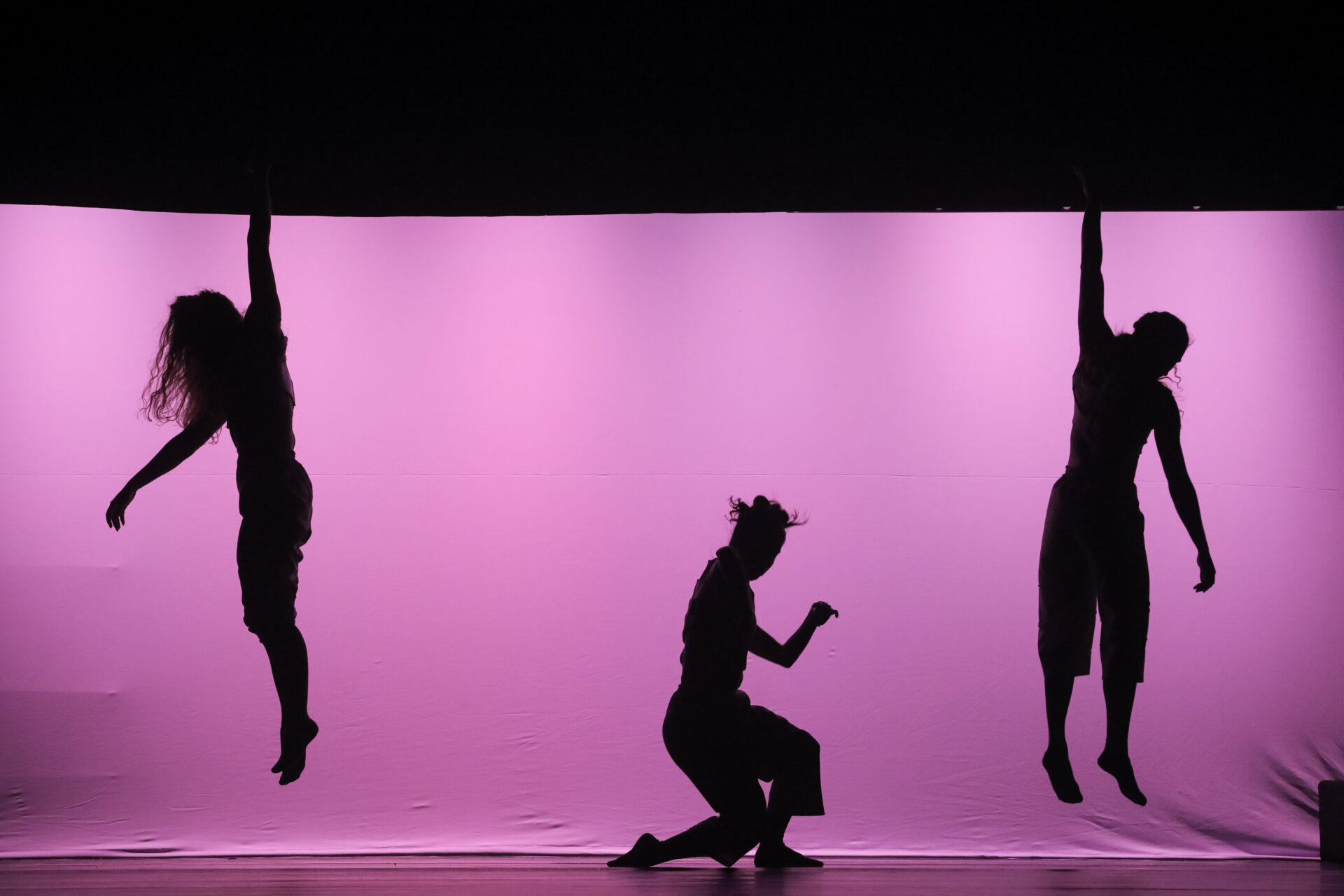 Balé Teatro Guaíra levanta a plateia e emociona na abertura do Festival de Dança de Londrina