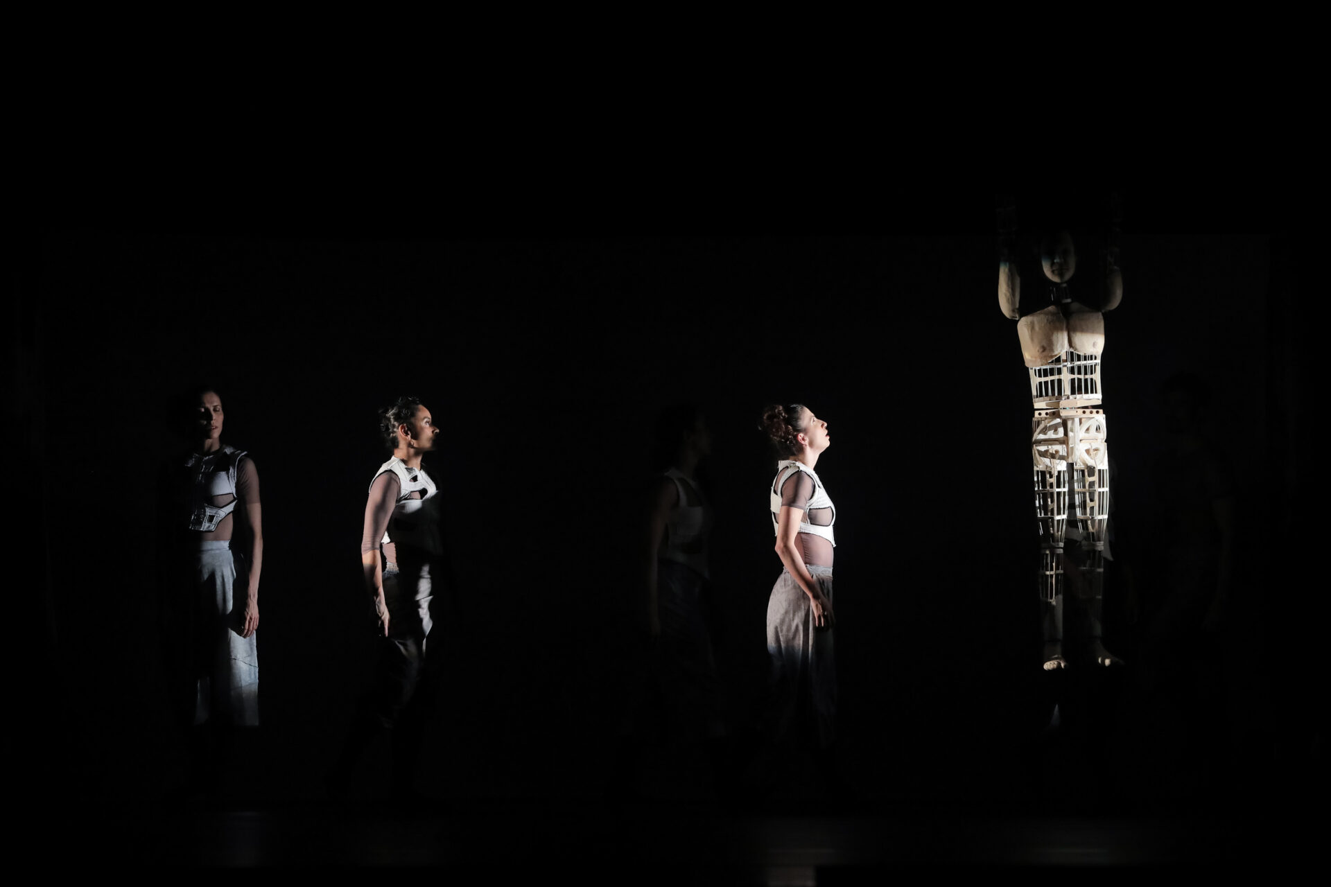 Balé Teatro Guaíra levanta a plateia e emociona na abertura do Festival de Dança de Londrina