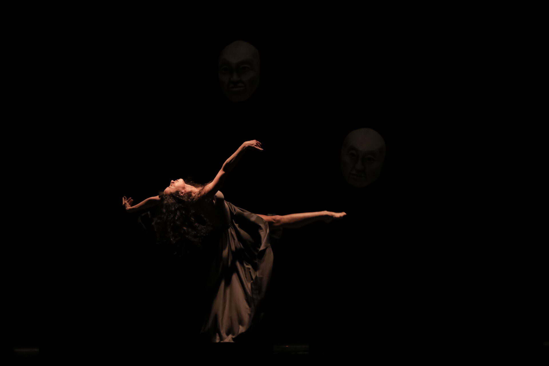 Balé Teatro Guaíra levanta a plateia e emociona na abertura do Festival de Dança de Londrina