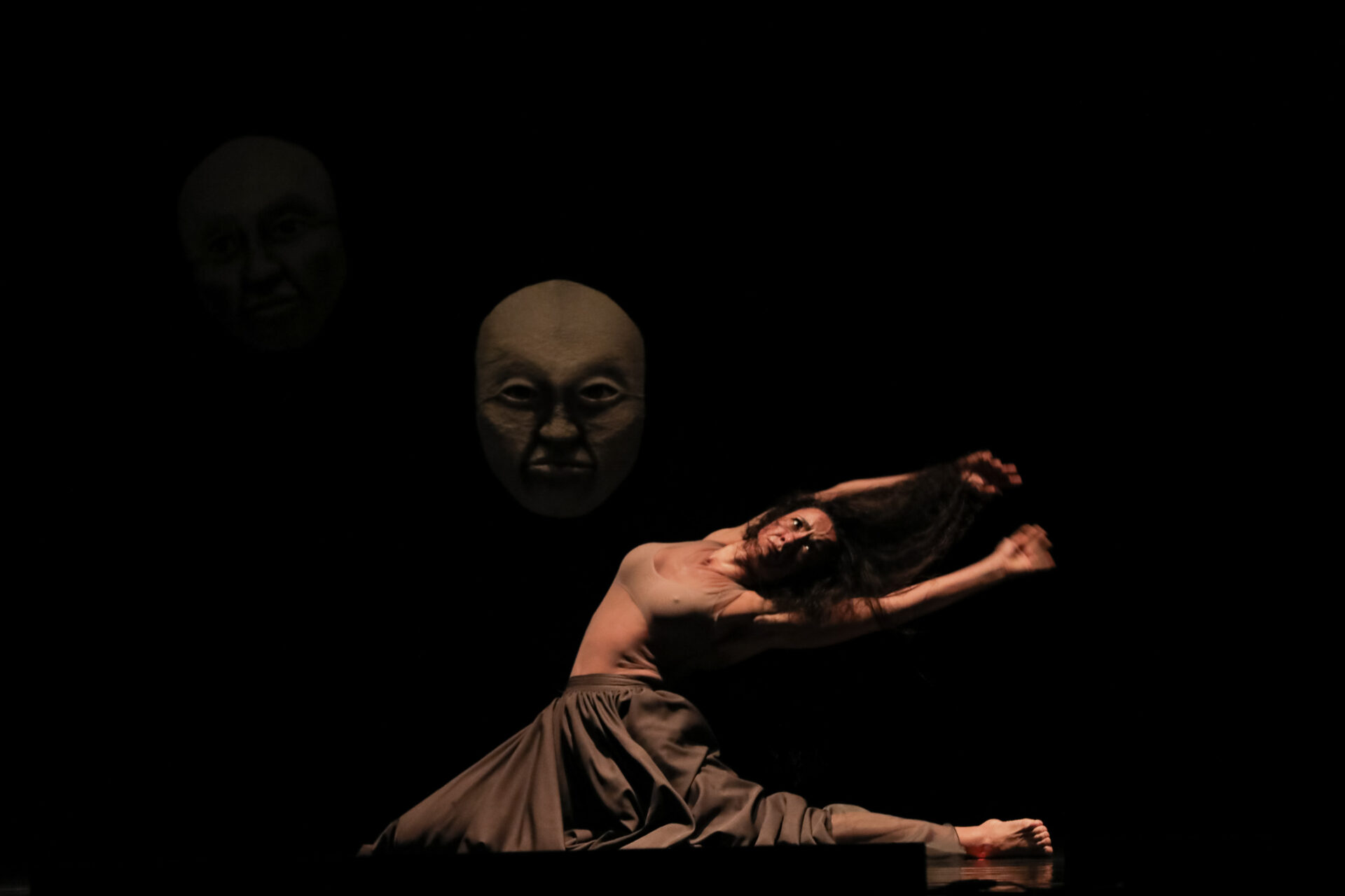 Balé Teatro Guaíra levanta a plateia e emociona na abertura do Festival de Dança de Londrina