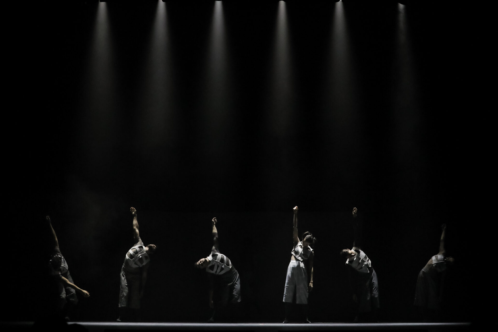 Balé Teatro Guaíra levanta a plateia e emociona na abertura do Festival de Dança de Londrina