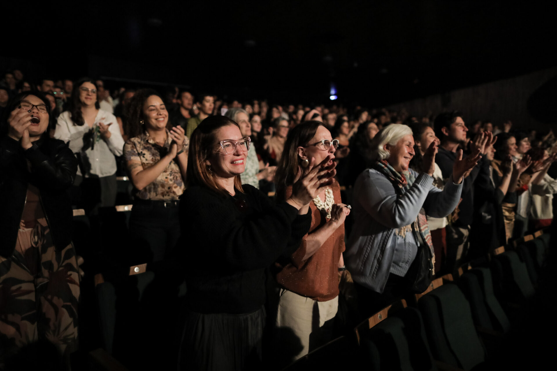 Balé Teatro Guaíra levanta a plateia e emociona na abertura do Festival de Dança de Londrina