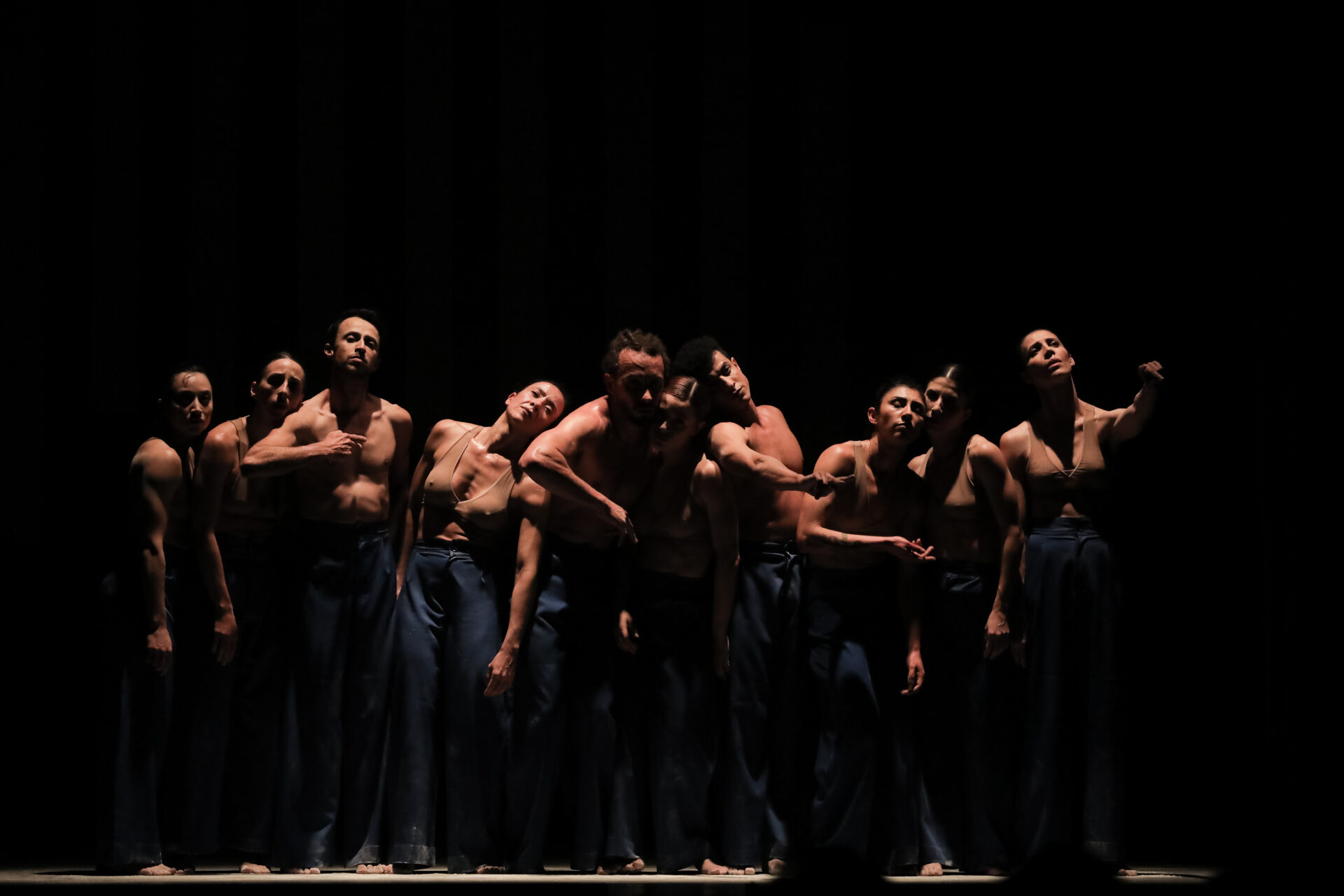 Balé Teatro Guaíra levanta a plateia e emociona na abertura do Festival de Dança de Londrina