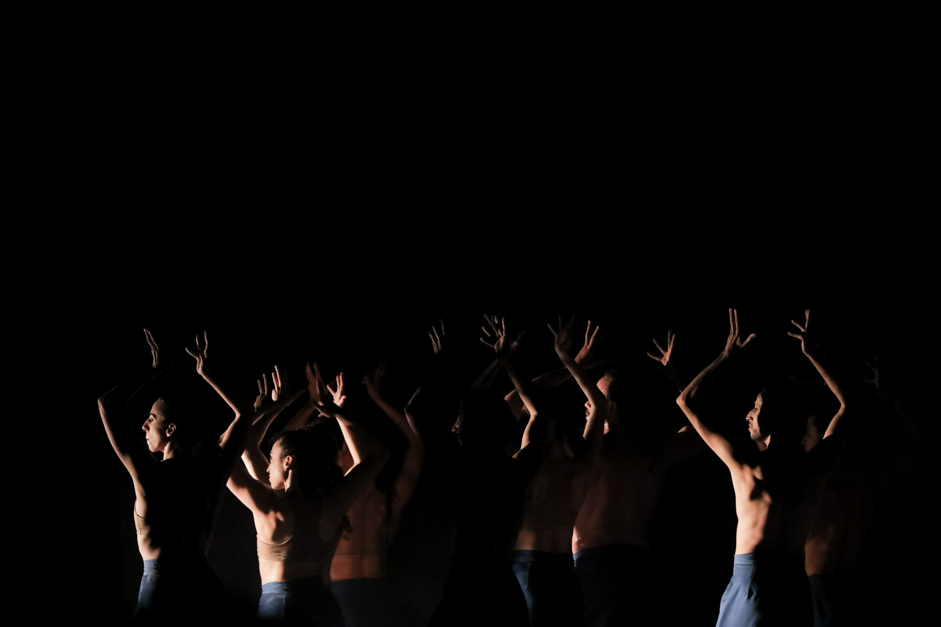 Balé Teatro Guaíra levanta a plateia e emociona na abertura do Festival de Dança de Londrina