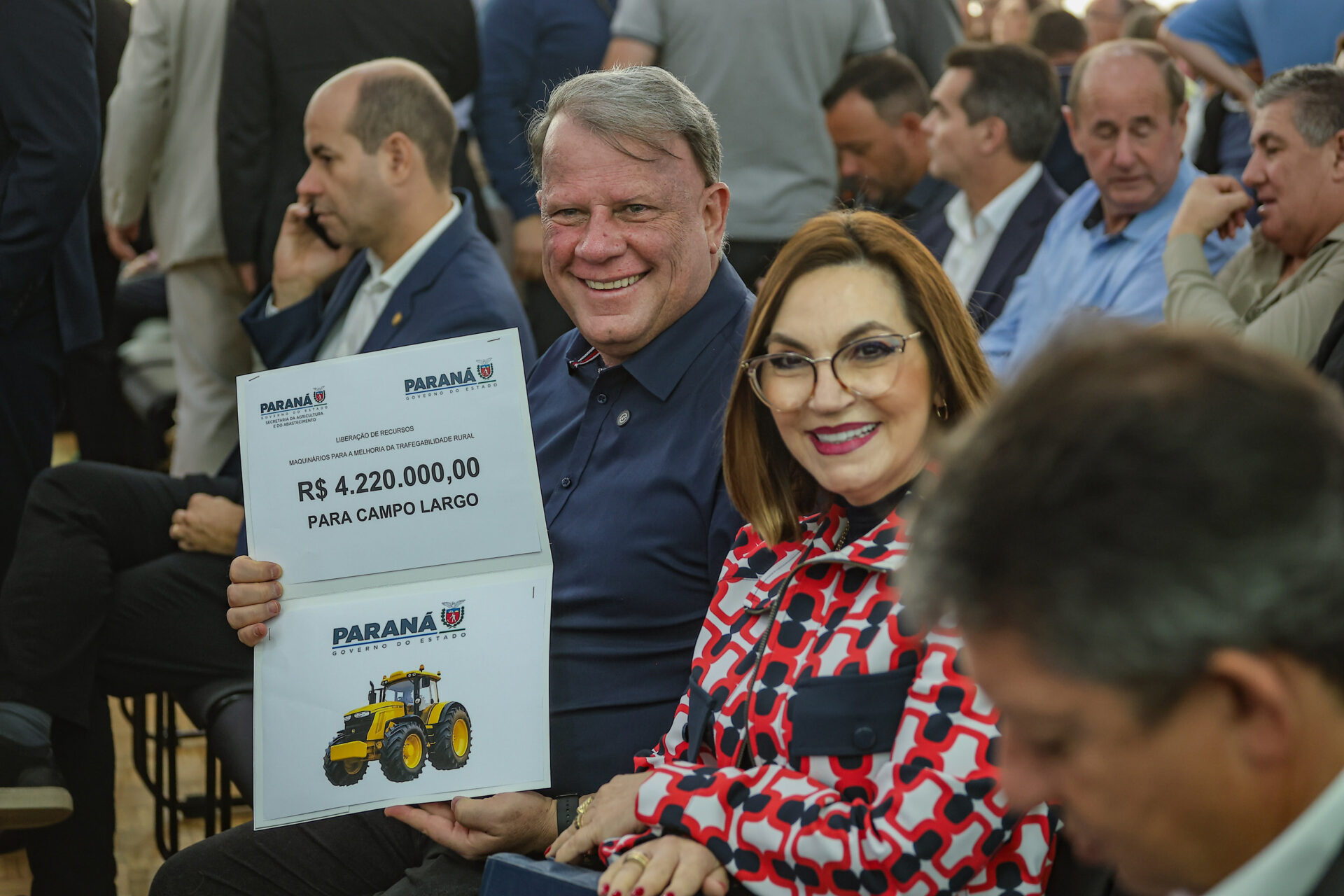 Governador autoriza R$ 100 milhões em máquinas para estradas rurais da RMC