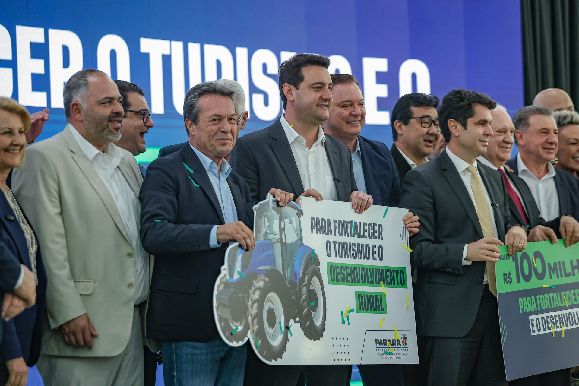 Governador autoriza R$ 100 milhões em máquinas para estradas rurais da RMC