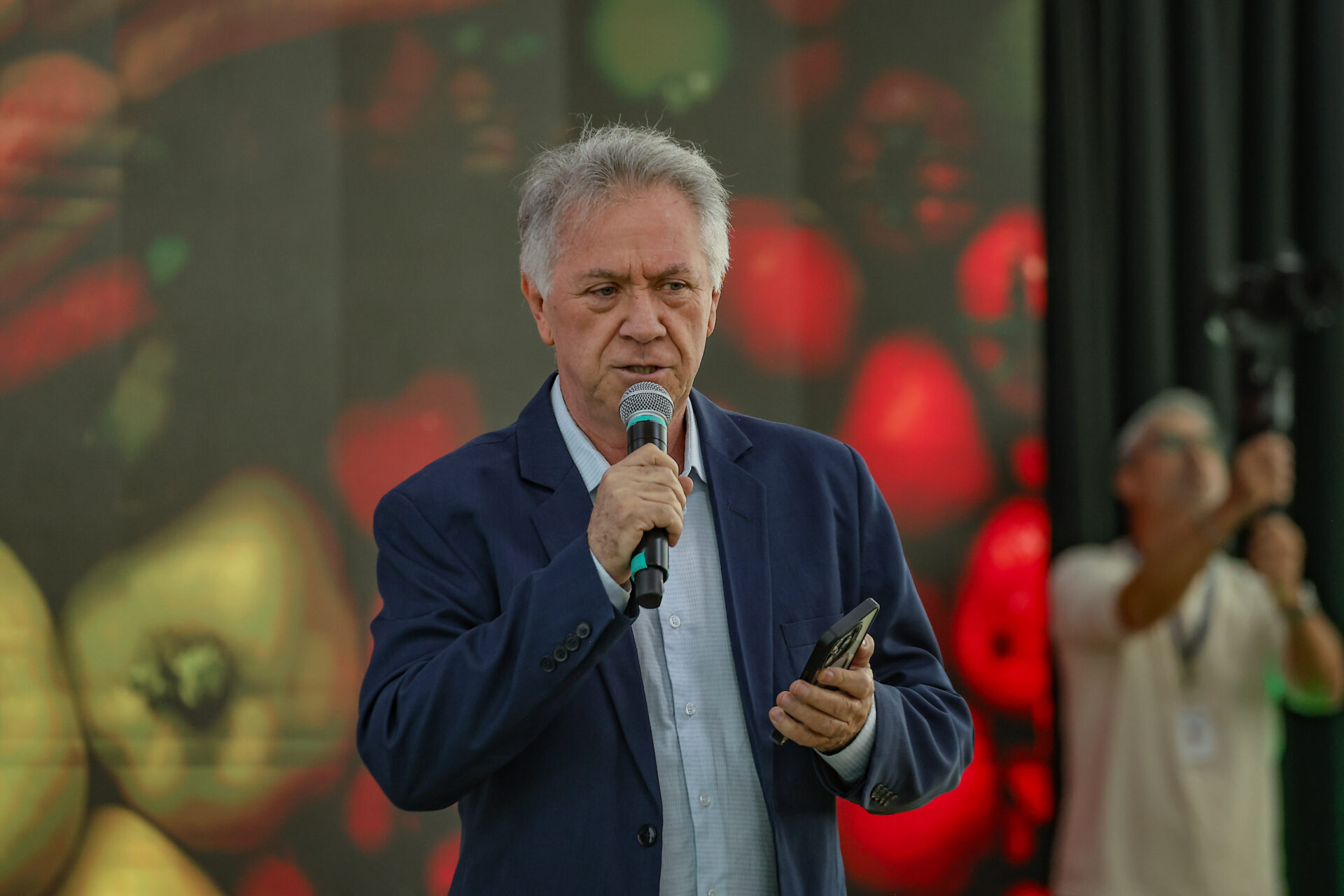 Governador autoriza R$ 100 milhões em máquinas para estradas rurais da RMC
