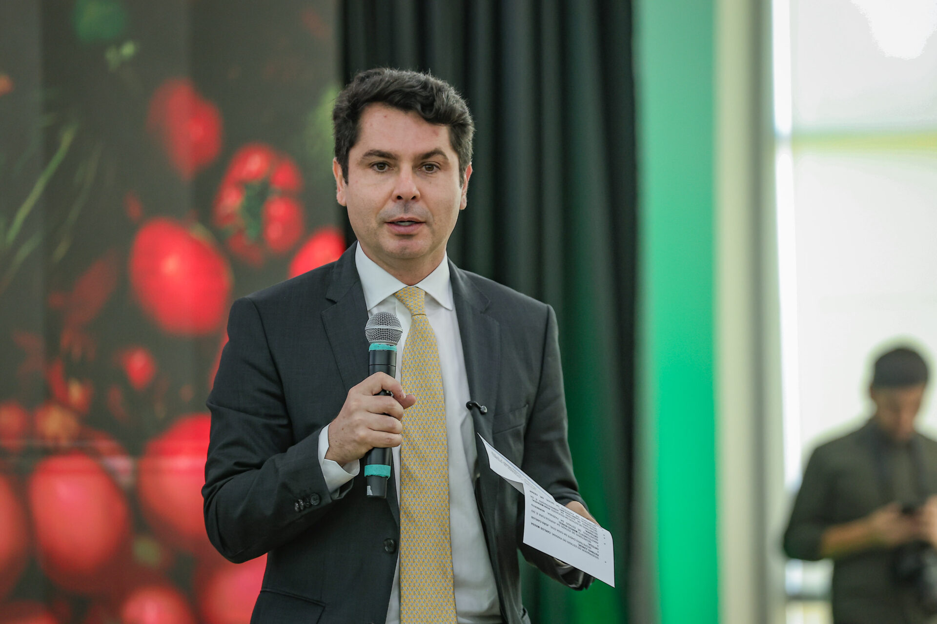 Governador autoriza R$ 100 milhões em máquinas para estradas rurais da RMC