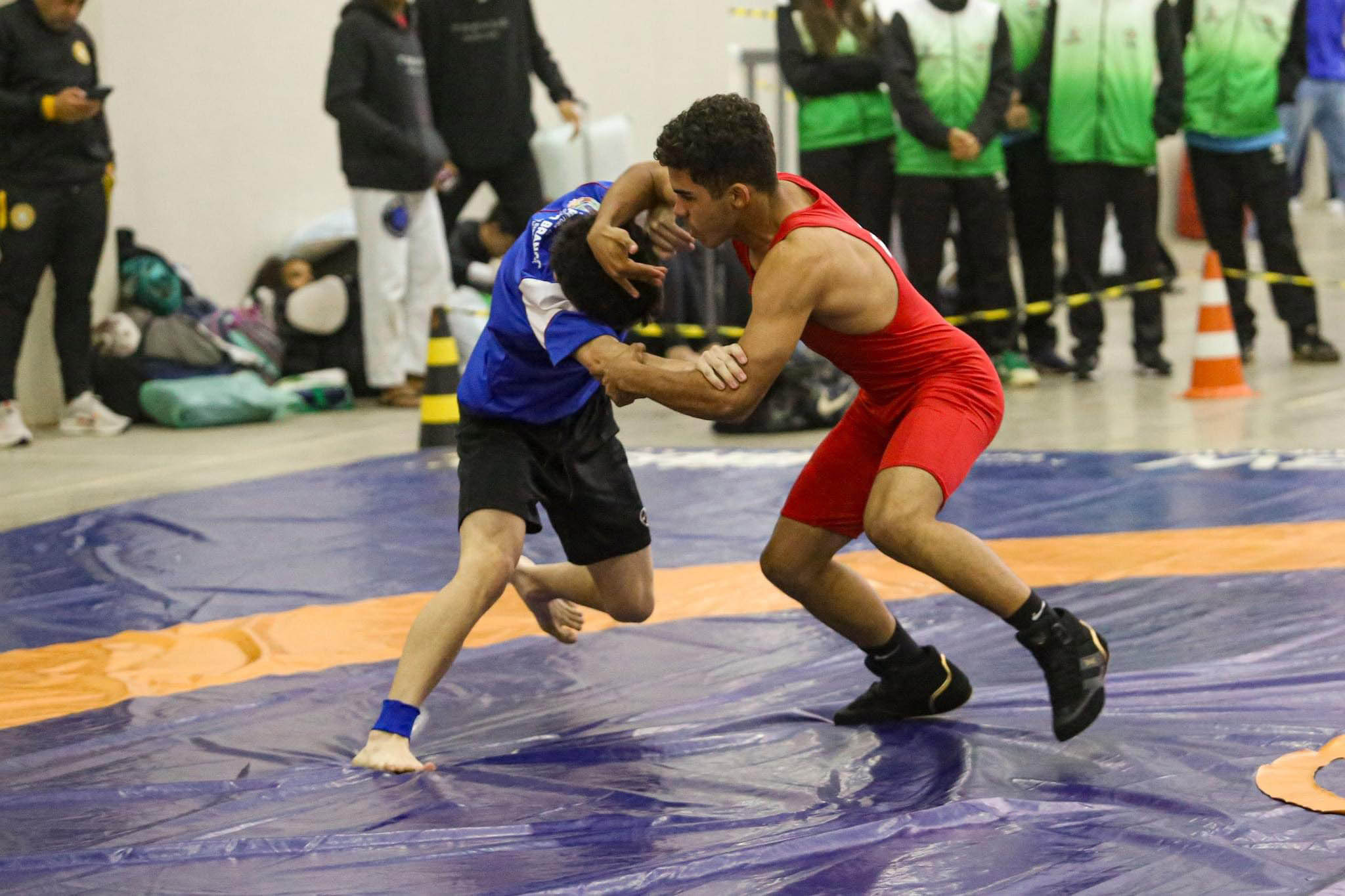 Kickboxing, judô, boxe e muito mais: Paraná Combate reúne 3,5 mil participantes em Maringá