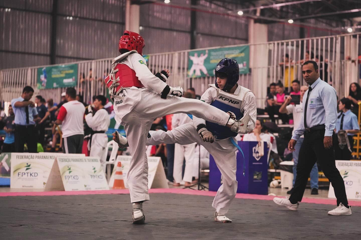 Kickboxing, judô, boxe e muito mais: Paraná Combate reúne 3,5 mil participantes em Maringá