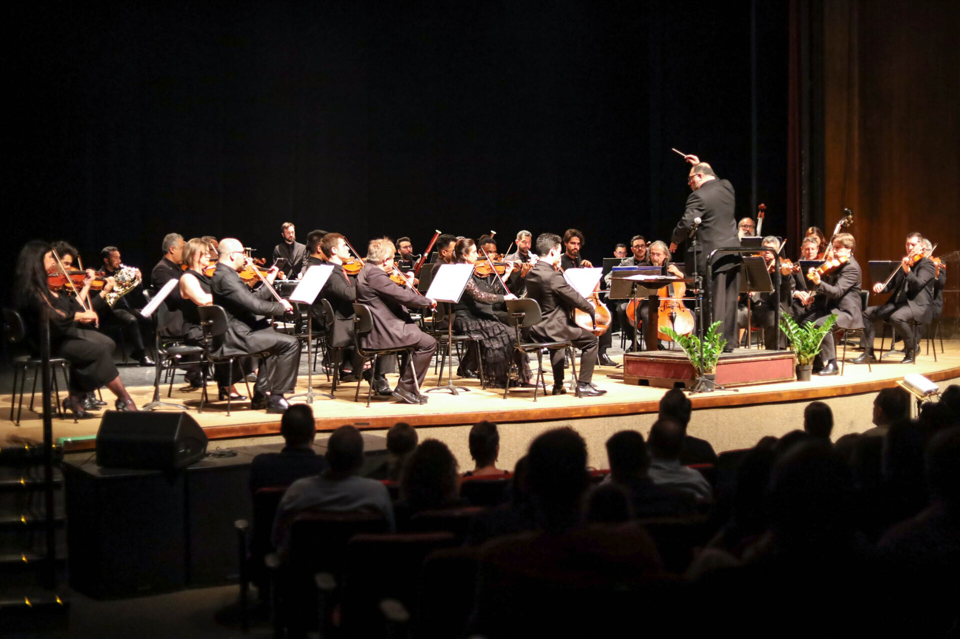 Orquestra Sinfônica do Paraná abre o Festival de Música de Maringá e encanta o público
