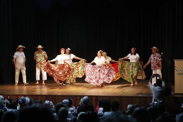 DIA DE COMEMORAÇÃO: Com muita experiência, terceira idade dá show em 