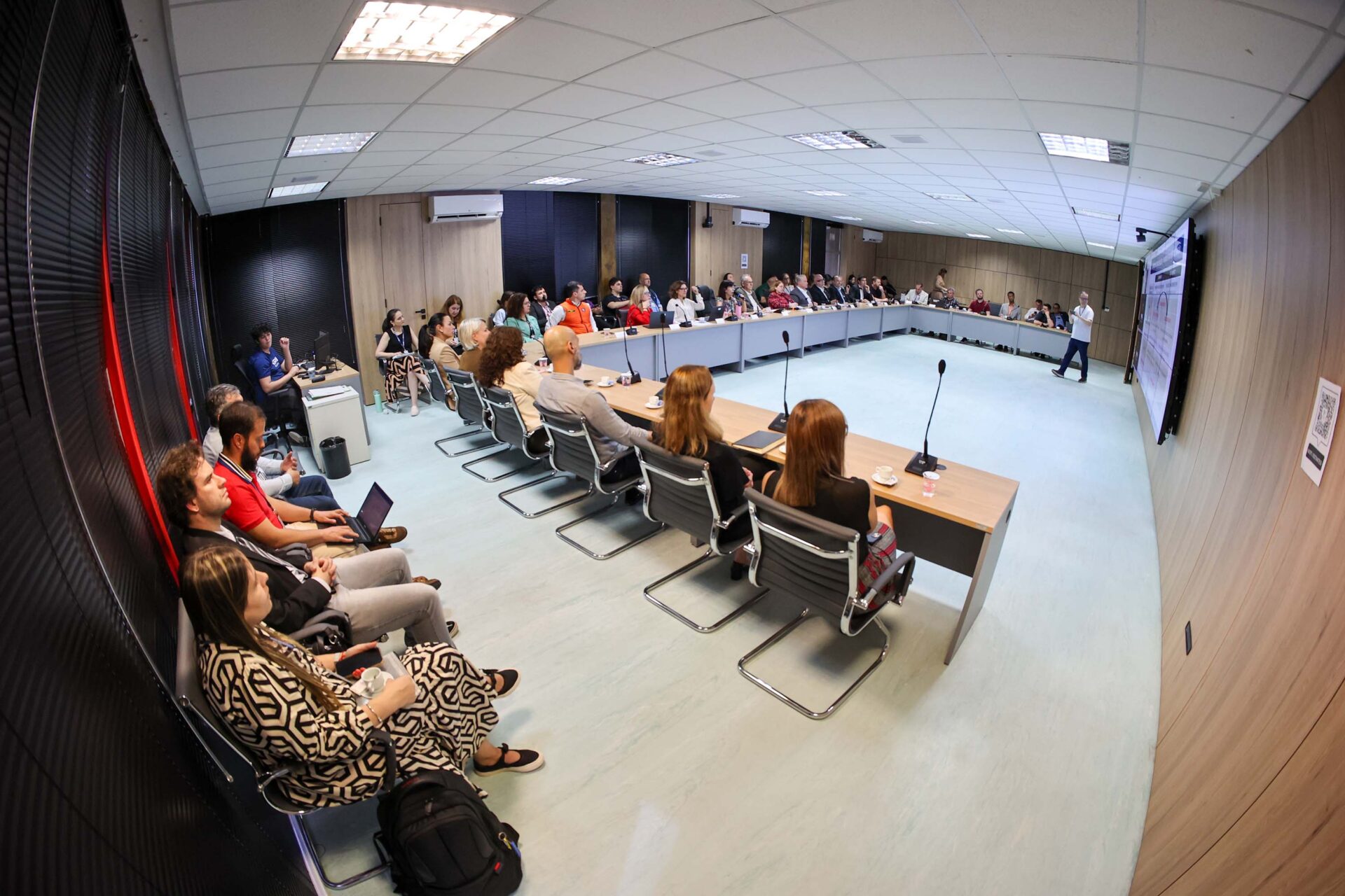Estado recebe missão do Banco Mundial e apresenta avanços do projeto Paraná Eficiente
