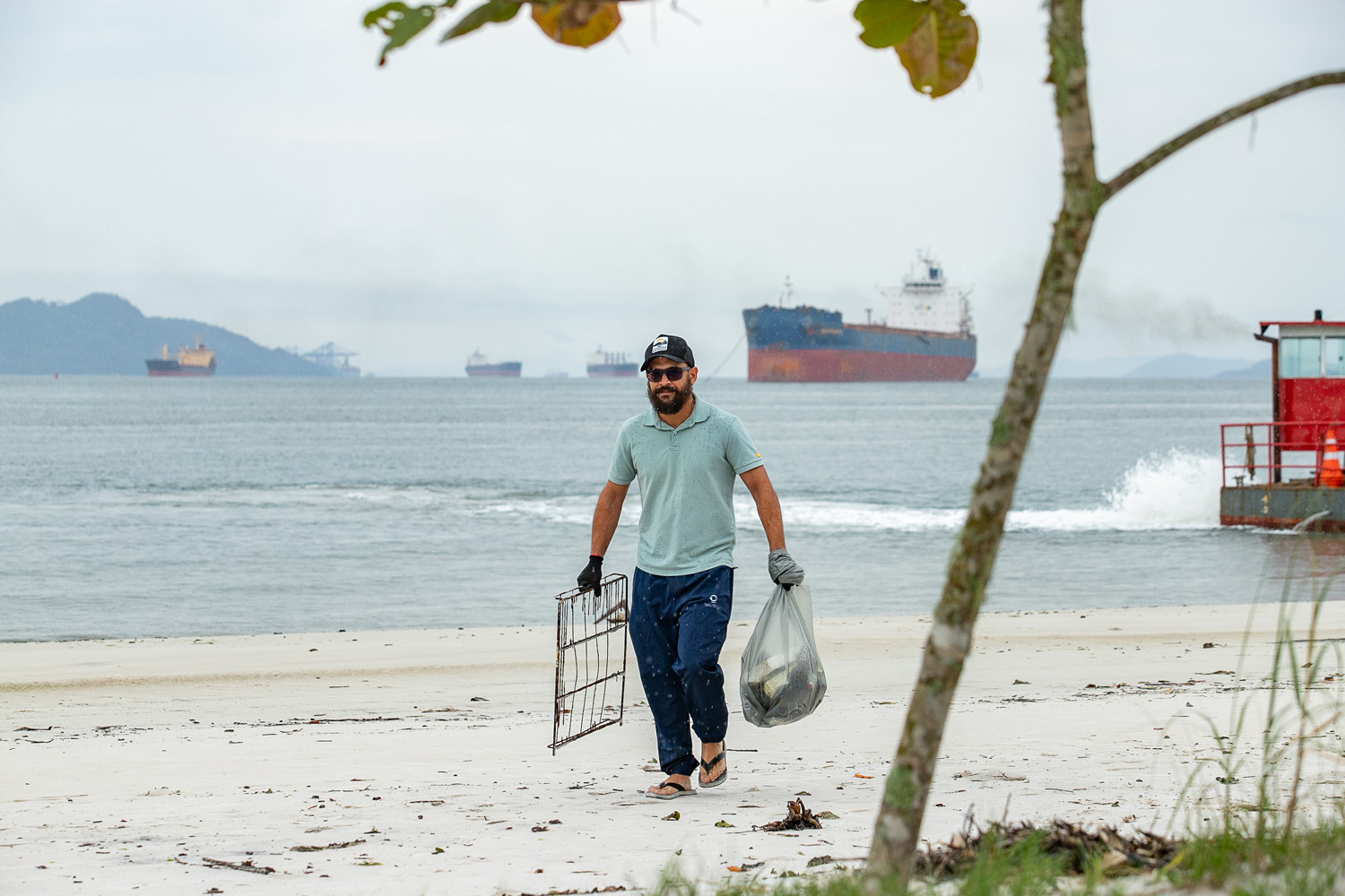 Mutirão de Limpeza das Praias da Ilha do Mel recolhe quase 11 toneladas de resíduos