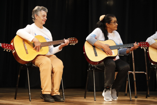 DIA DE COMEMORAÇÃO: Com muita experiência, terceira idade dá show em 