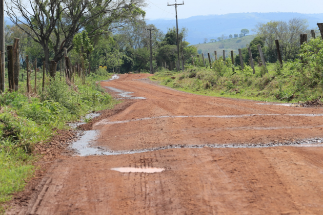 AVANÇO NA ÁREA RURAL | Prefeito Renato Silva determina início de pavimentação asfáltica em estrada rural no distrito de Juvinópolis