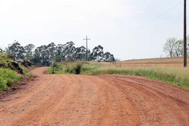AVANÇO NA ÁREA RURAL | Prefeito Renato Silva determina início de pavimentação asfáltica em estrada rural no distrito de Juvinópolis