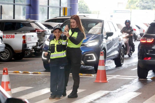 SEMANA DA CRIANÇA | Pequenos vivem rotina como agentes mirins da Transitar
