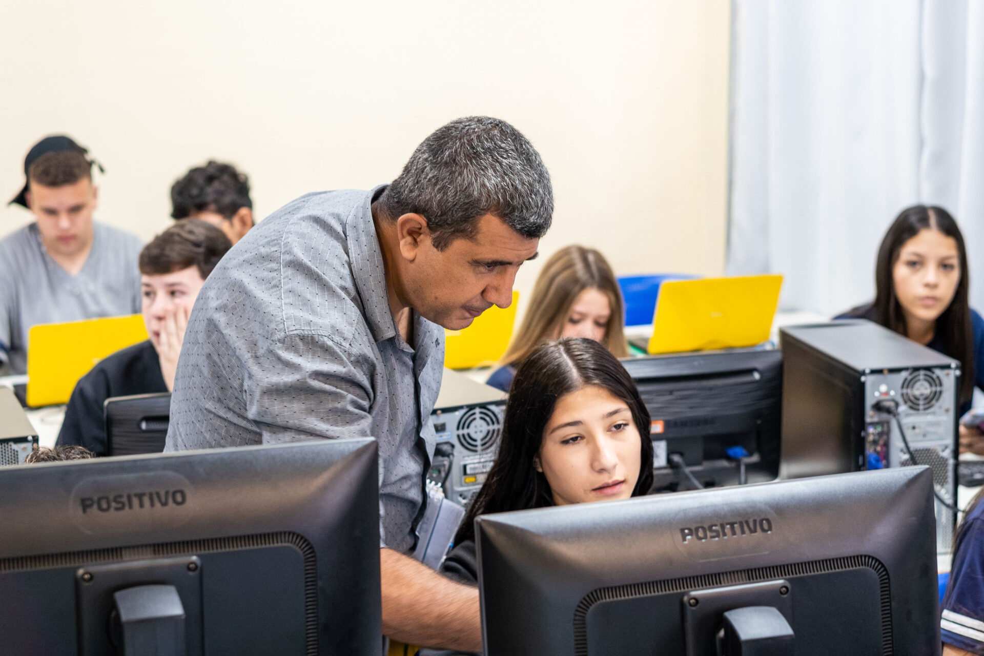 Paraná celebra Dia do Professor com apoio na formação, intercâmbios e quadro reforçado