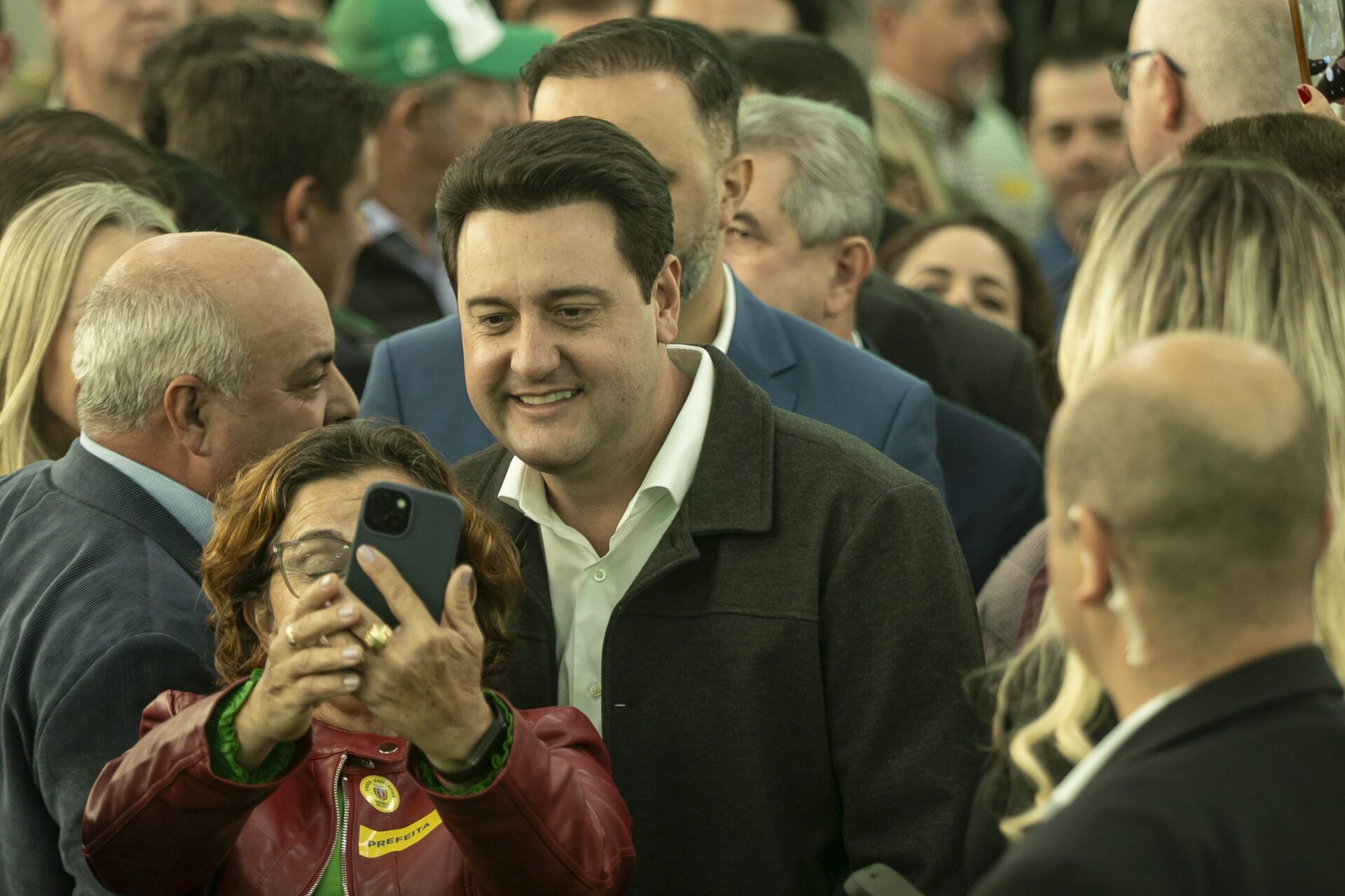 Telas interativas e chromebooks: governador entrega R$ 33,3 milhões em tecnologia a escolas