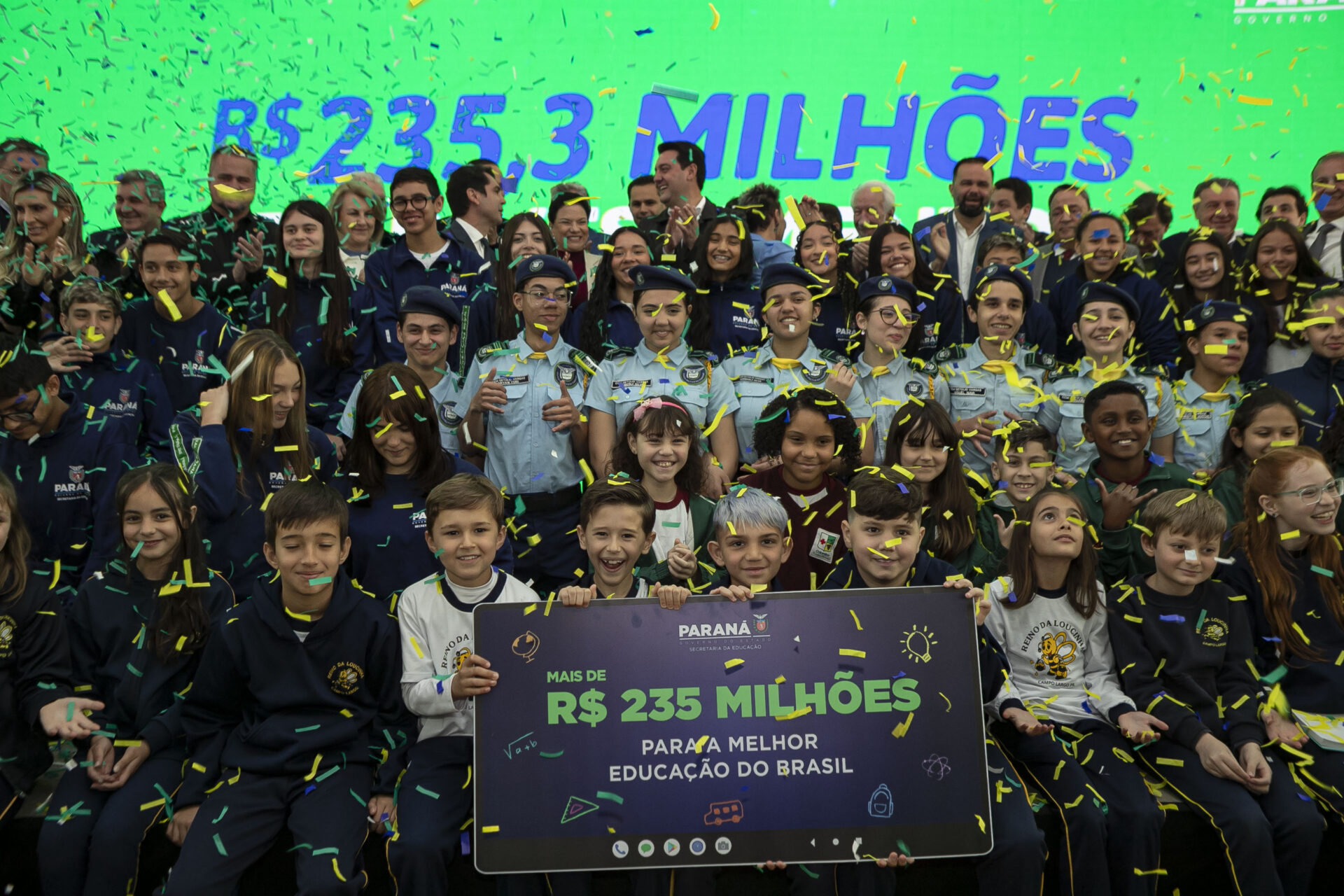 Telas interativas e chromebooks: governador entrega R$ 33,3 milhões em tecnologia a escolas