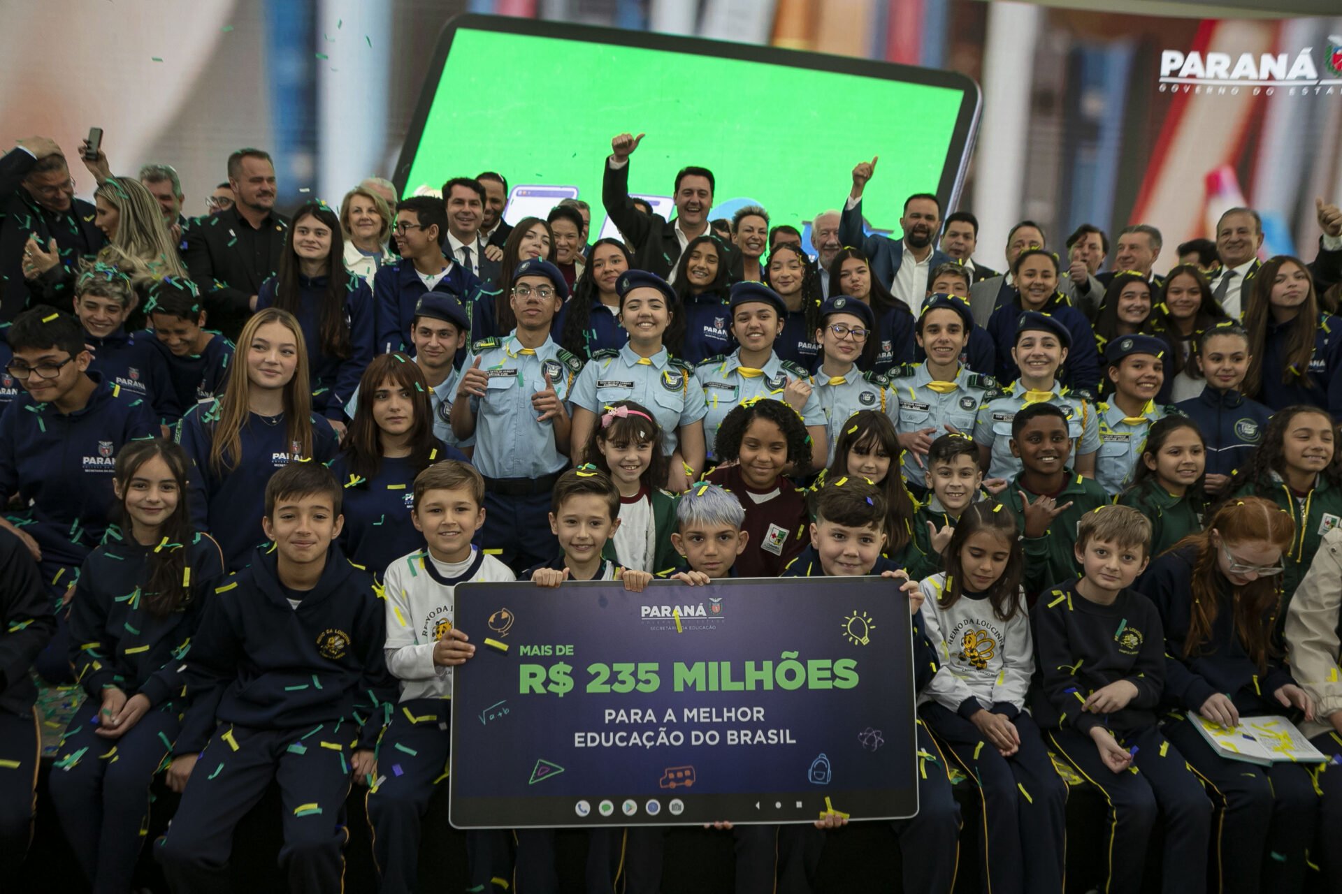 Telas interativas e chromebooks: governador entrega R$ 33,3 milhões em tecnologia a escolas