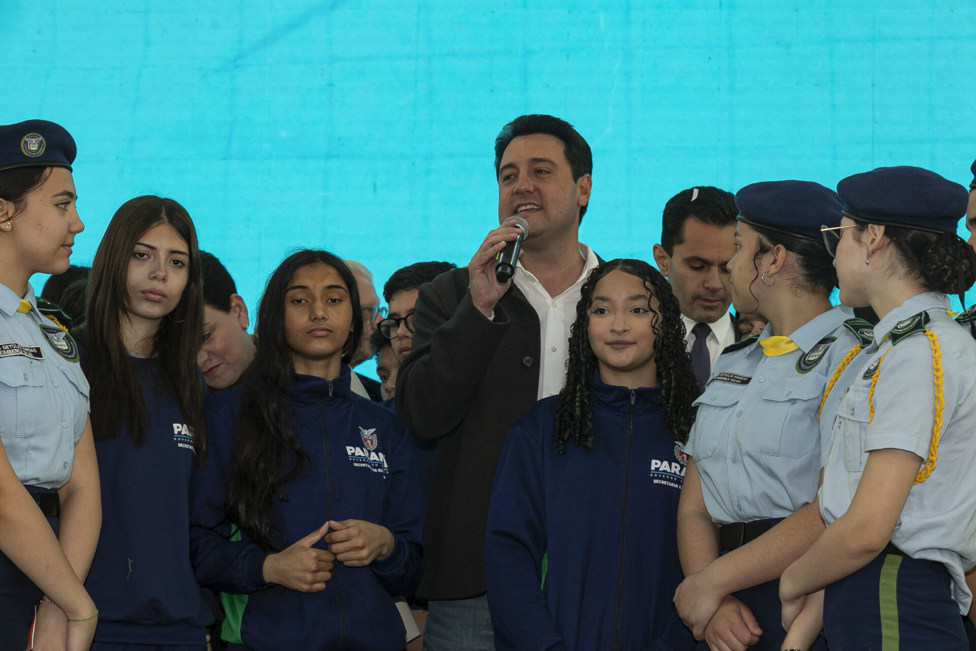 Telas interativas e chromebooks: governador entrega R$ 33,3 milhões em tecnologia a escolas