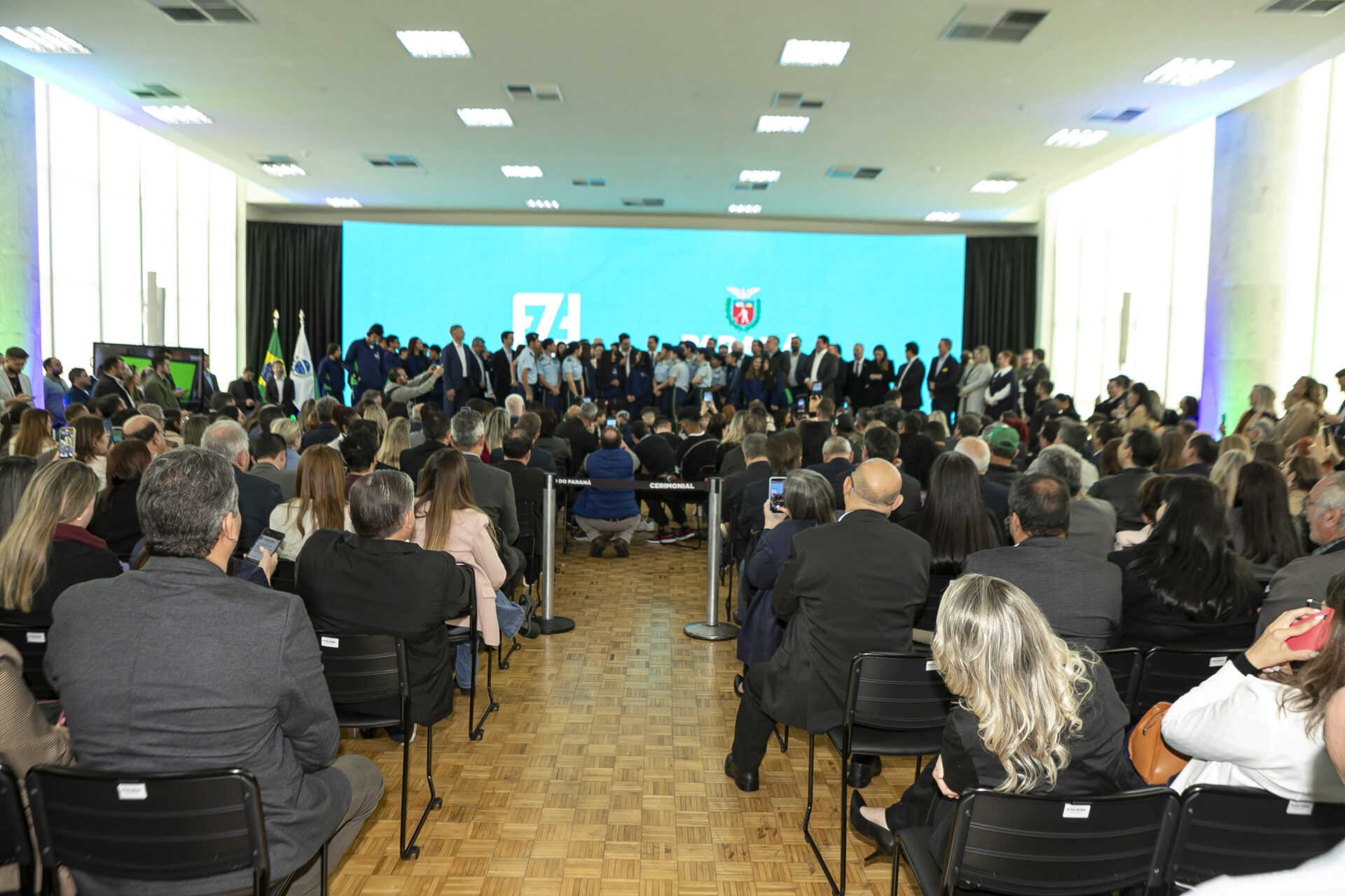 Telas interativas e chromebooks: governador entrega R$ 33,3 milhões em tecnologia a escolas