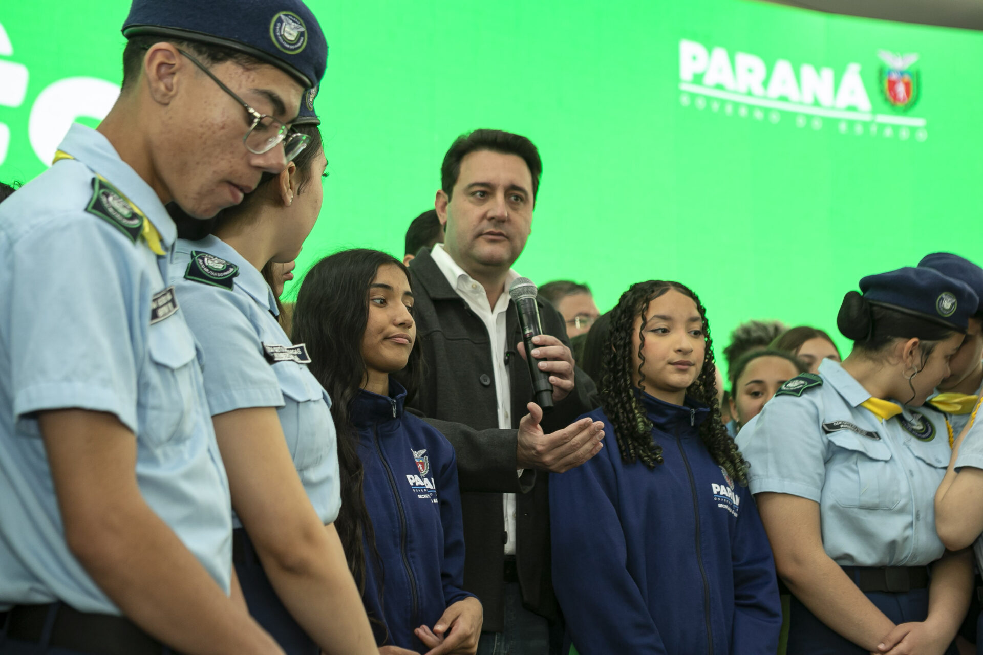 Telas interativas e chromebooks: governador entrega R$ 33,3 milhões em tecnologia a escolas