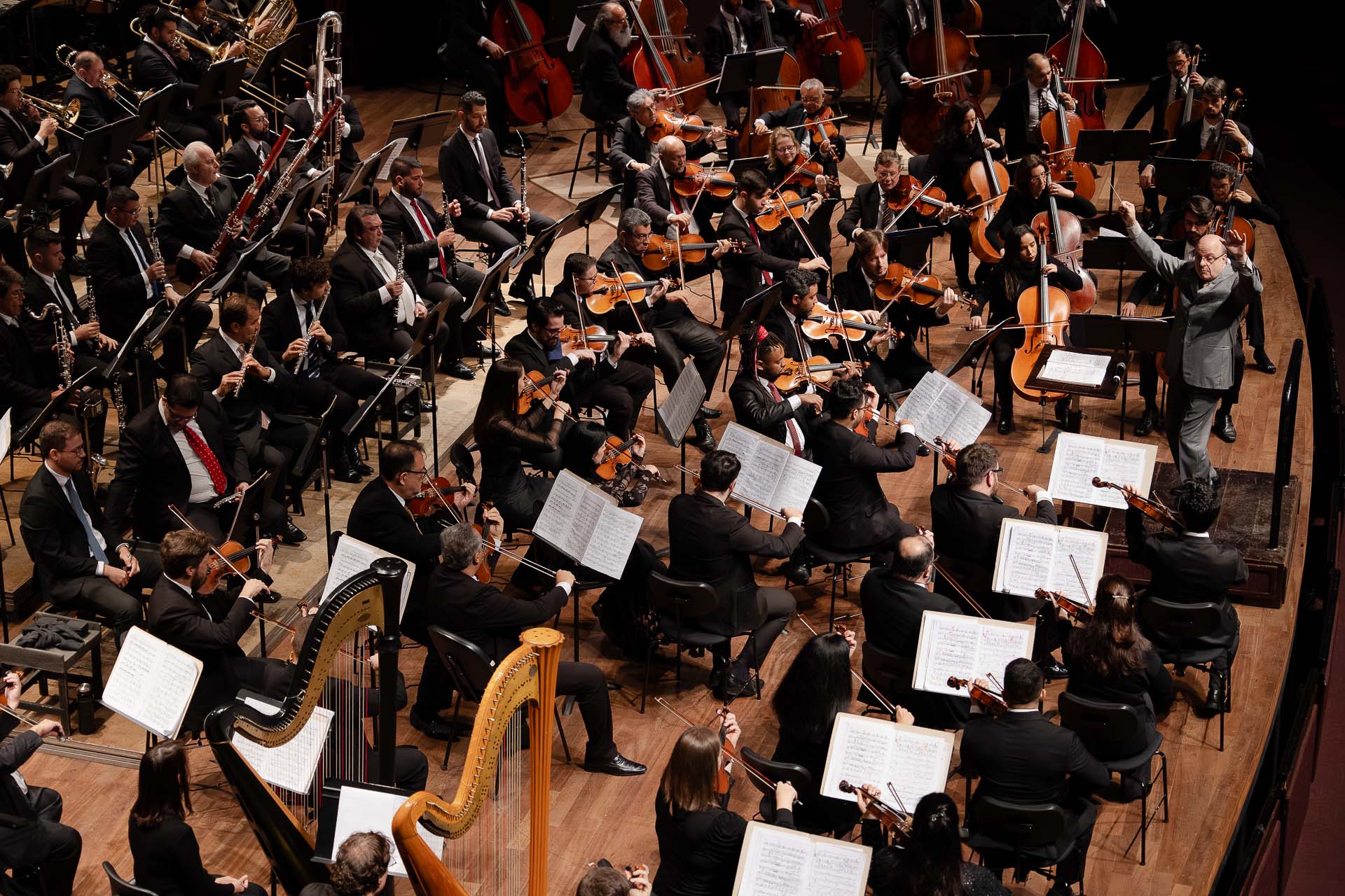 Orquestra Sinfônica do Paraná encerra turnê dos 40 anos com concerto em Belo Horizonte