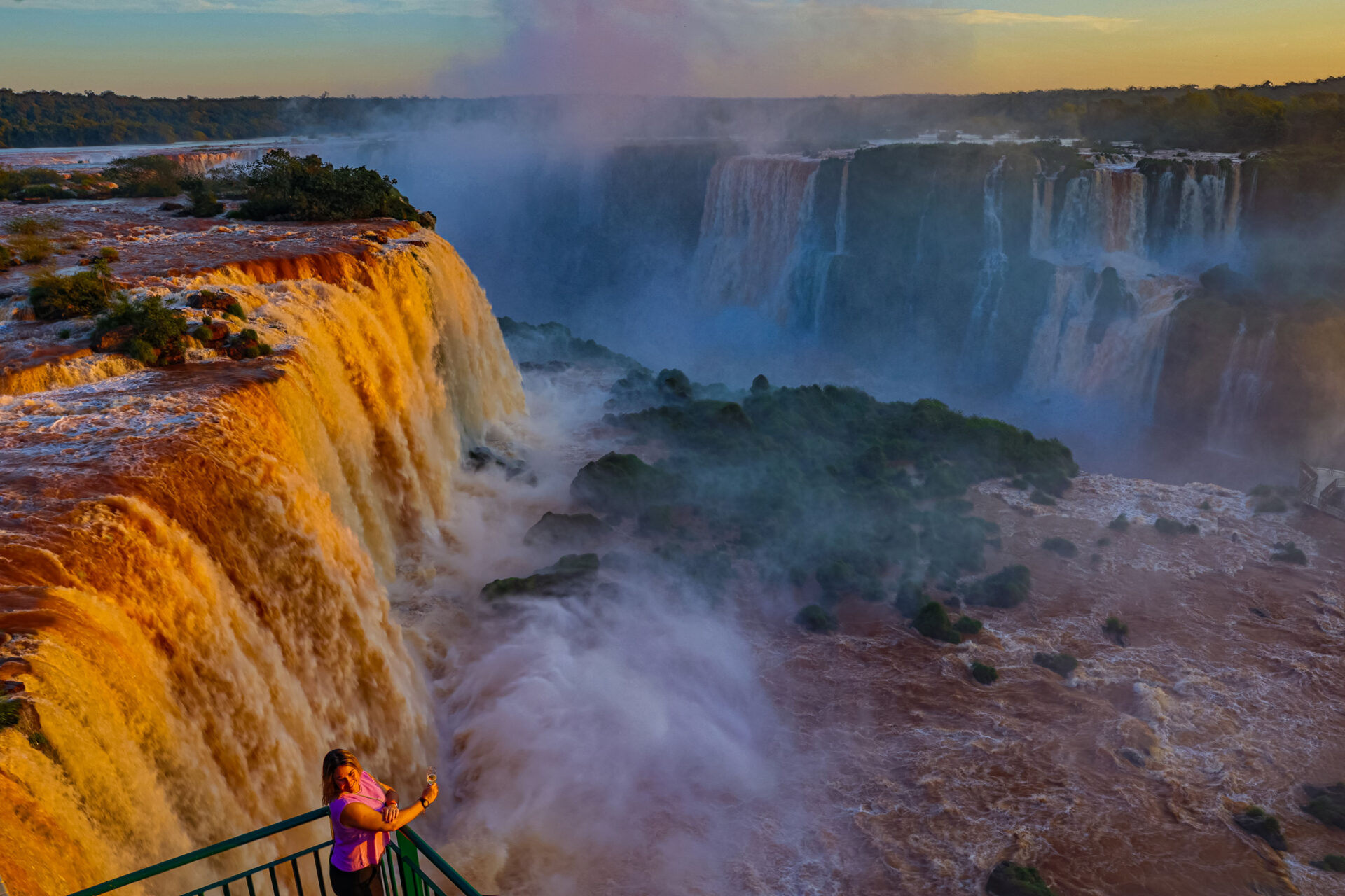 Marco das Três Fronteiras e Cataratas são destaque em editorial que vai rodar o mundo