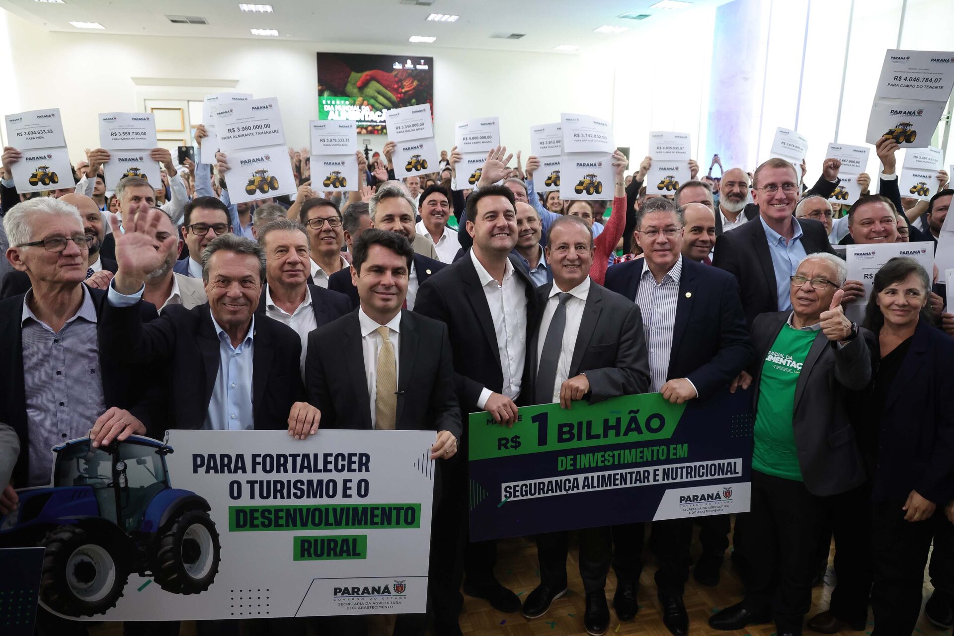 Governador autoriza R$ 100 milhões em máquinas para estradas rurais da RMC