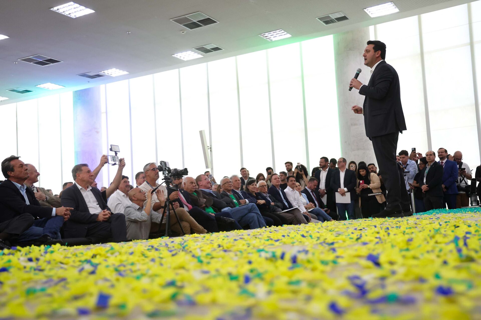 Governador autoriza R$ 100 milhões em máquinas para estradas rurais da RMC