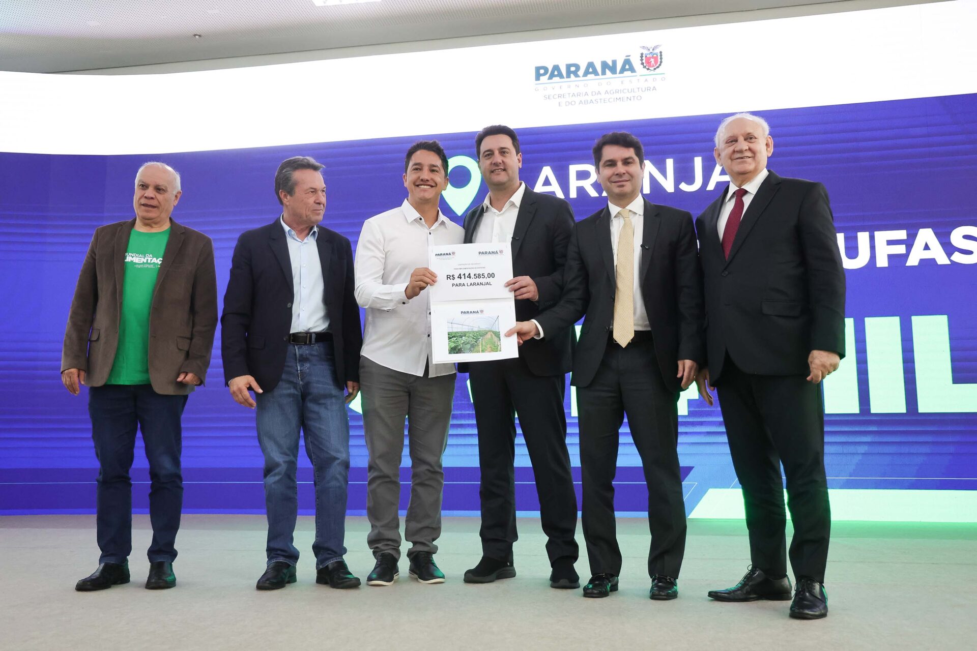 Governador autoriza R$ 100 milhões em máquinas para estradas rurais da RMC