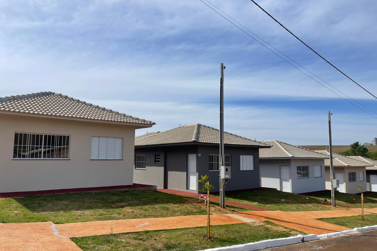 Cohapar entrega novo residencial para 45 famílias em Quinta do Sol