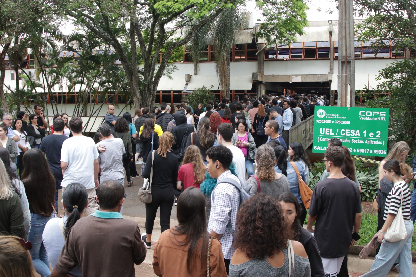 Mais de 17 mil candidatos fazem o vestibular da UEL a partir deste domingo
