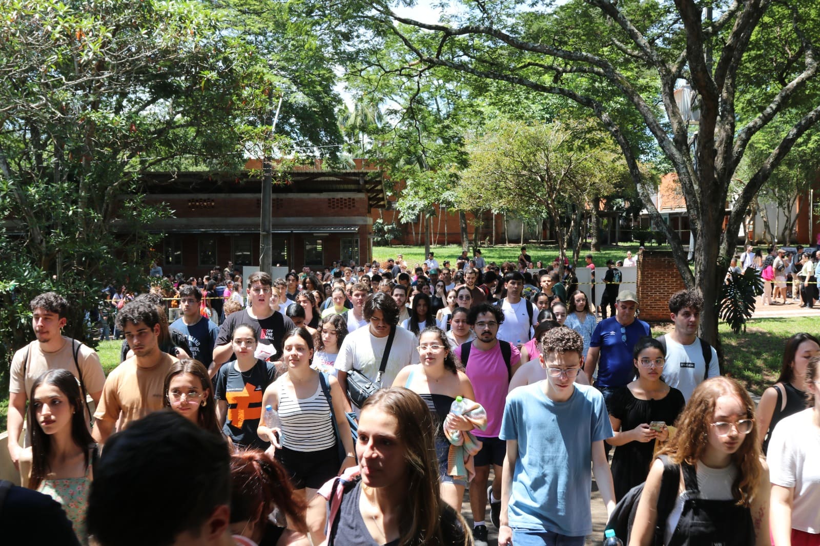 Mais de 17 mil candidatos fazem o vestibular da UEL a partir deste domingo