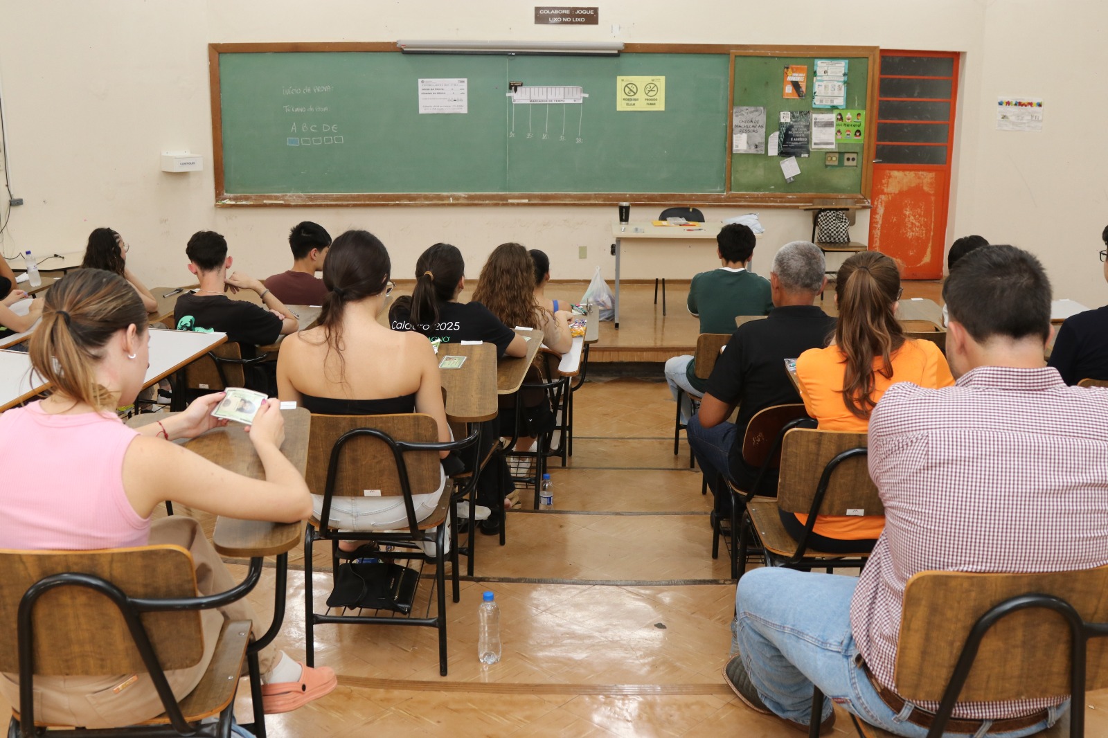 Mais de 17 mil candidatos fazem o vestibular da UEL a partir deste domingo