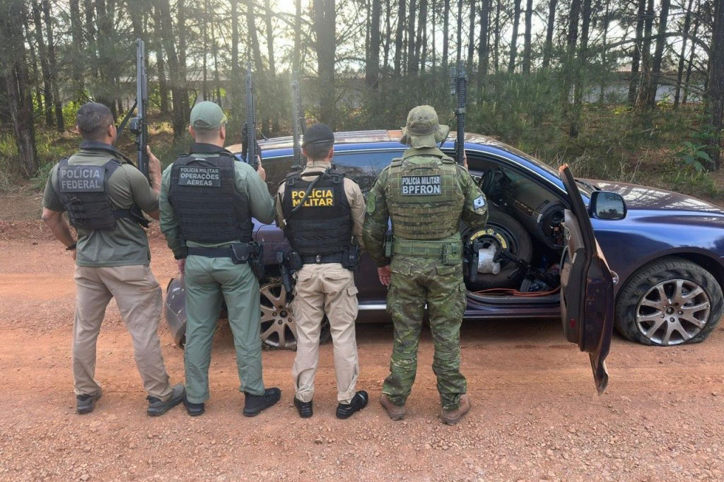 PMPR apreende mais de uma tonelada de maconha e fuzil em Santa Tereza do Oeste