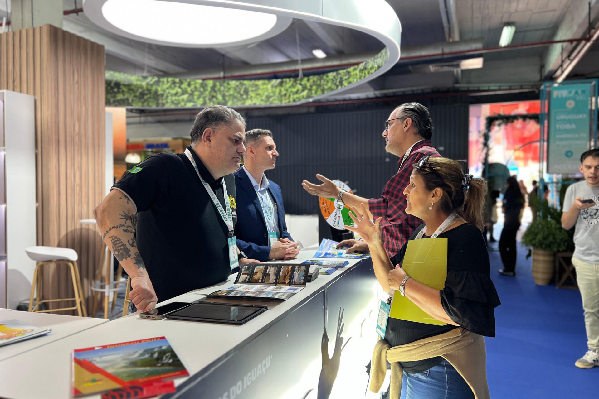 Com 27 coexpositores, Paraná promove atrativos e serviços em feira de turismo no Paraguai