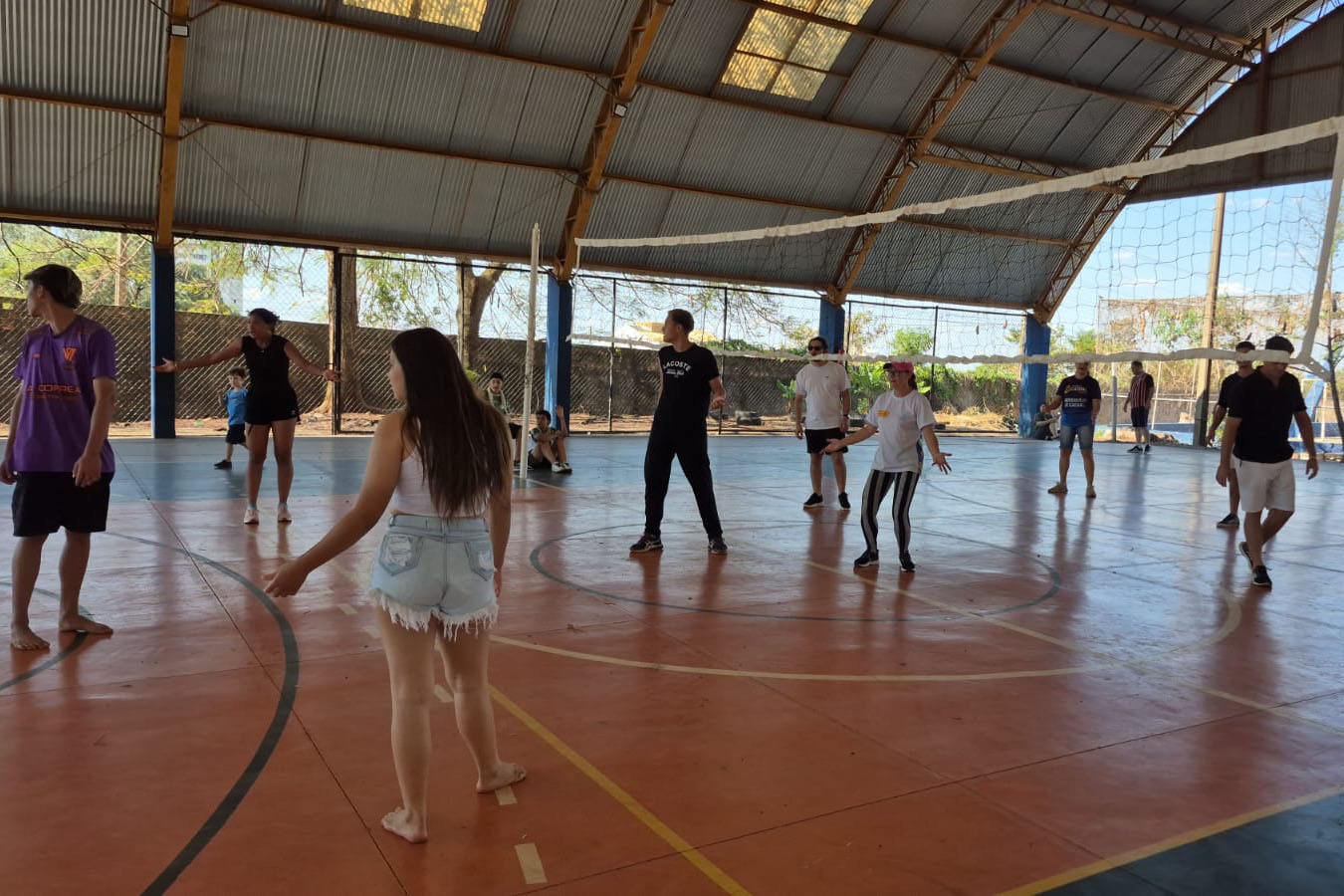 Competição de carrinho de rolimã marca Dia das Crianças em escola estadual de Londrina