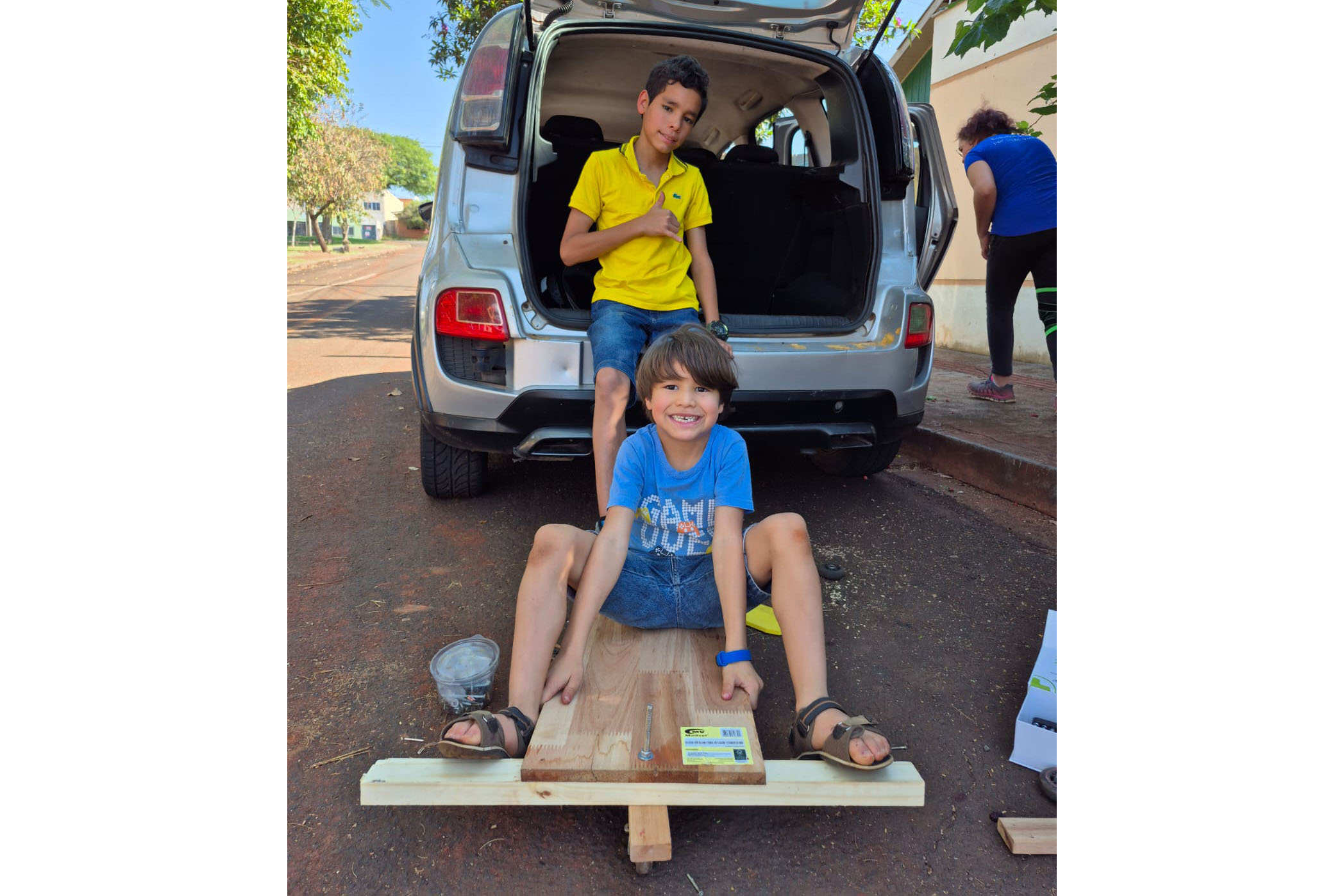 Competição de carrinho de rolimã marca Dia das Crianças em escola estadual de Londrina