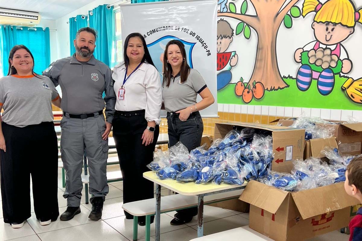 Crianças de Foz do Iguaçu recebem mais de 4 mil bonecos feitos por pessoas privadas de liberdade